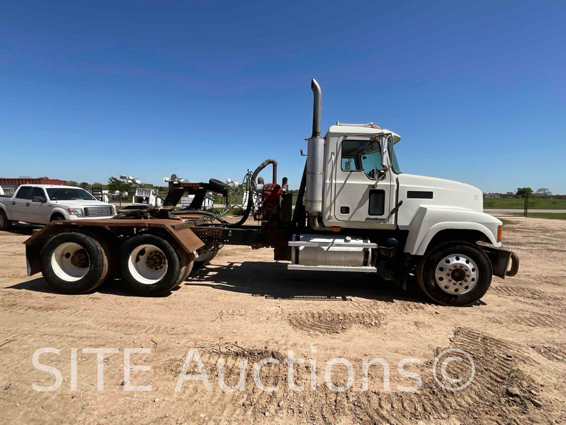 2007 Mack CHN613 T/A Daycab Truck Tractor - Image 2 of 9