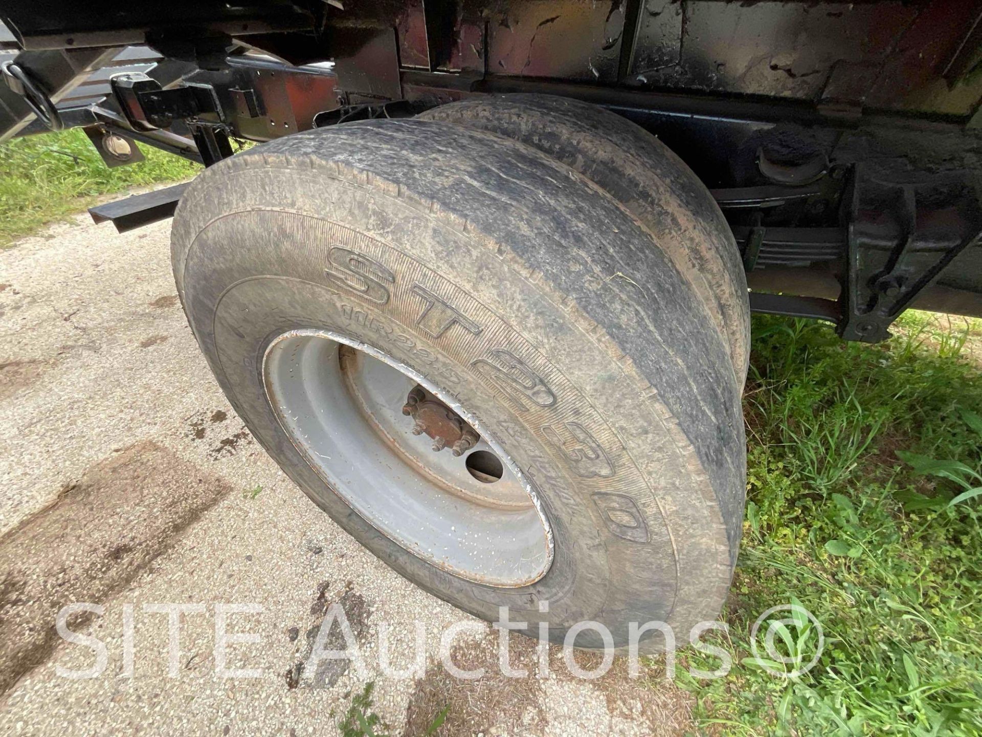 1998 InternationaL 4900 S/A Flatbed Truck w/ Ramps - Image 17 of 27