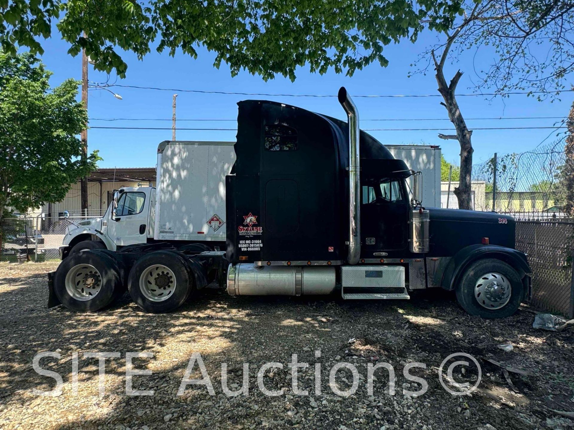 1997 Freightliner FLD120 T/A Sleeper Truck Tractor - Image 2 of 25