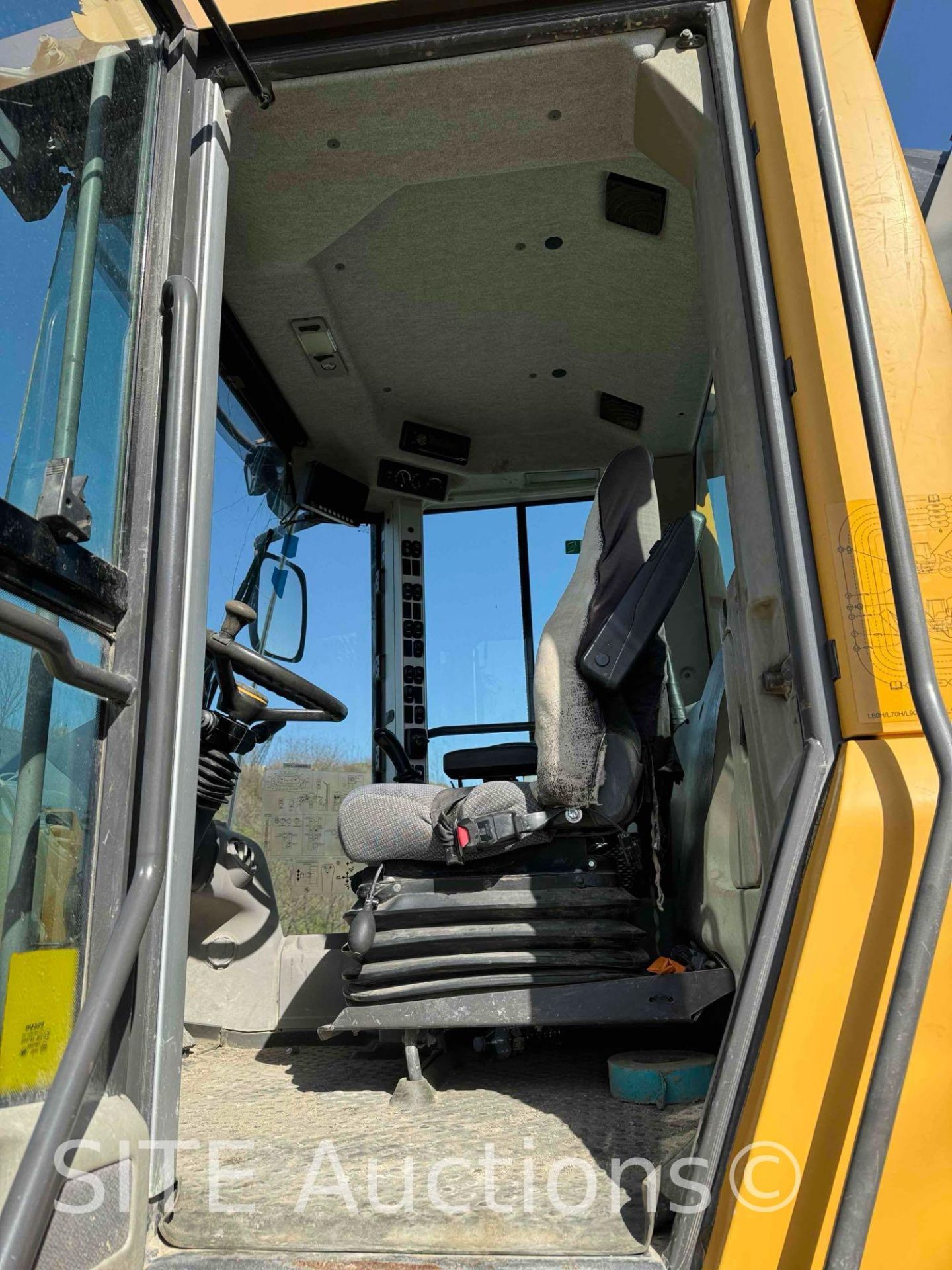 2015 Volvo L90H Wheel Loader - Image 34 of 38