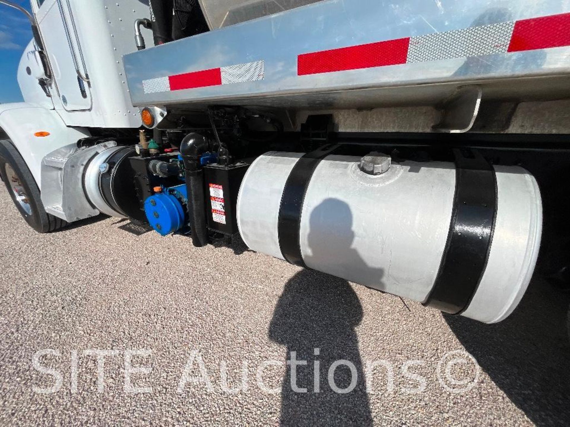 2014 Peterbilt 365 T/A Vacuum Truck - Image 8 of 15