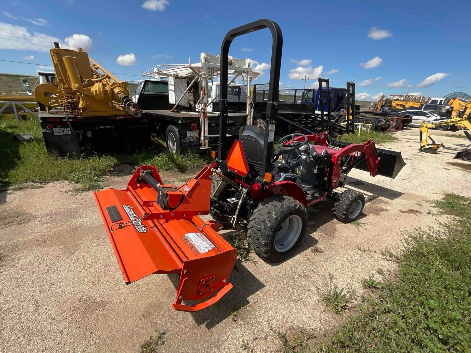 Mahindra eMax 25L Tractor - Bild 4 aus 14