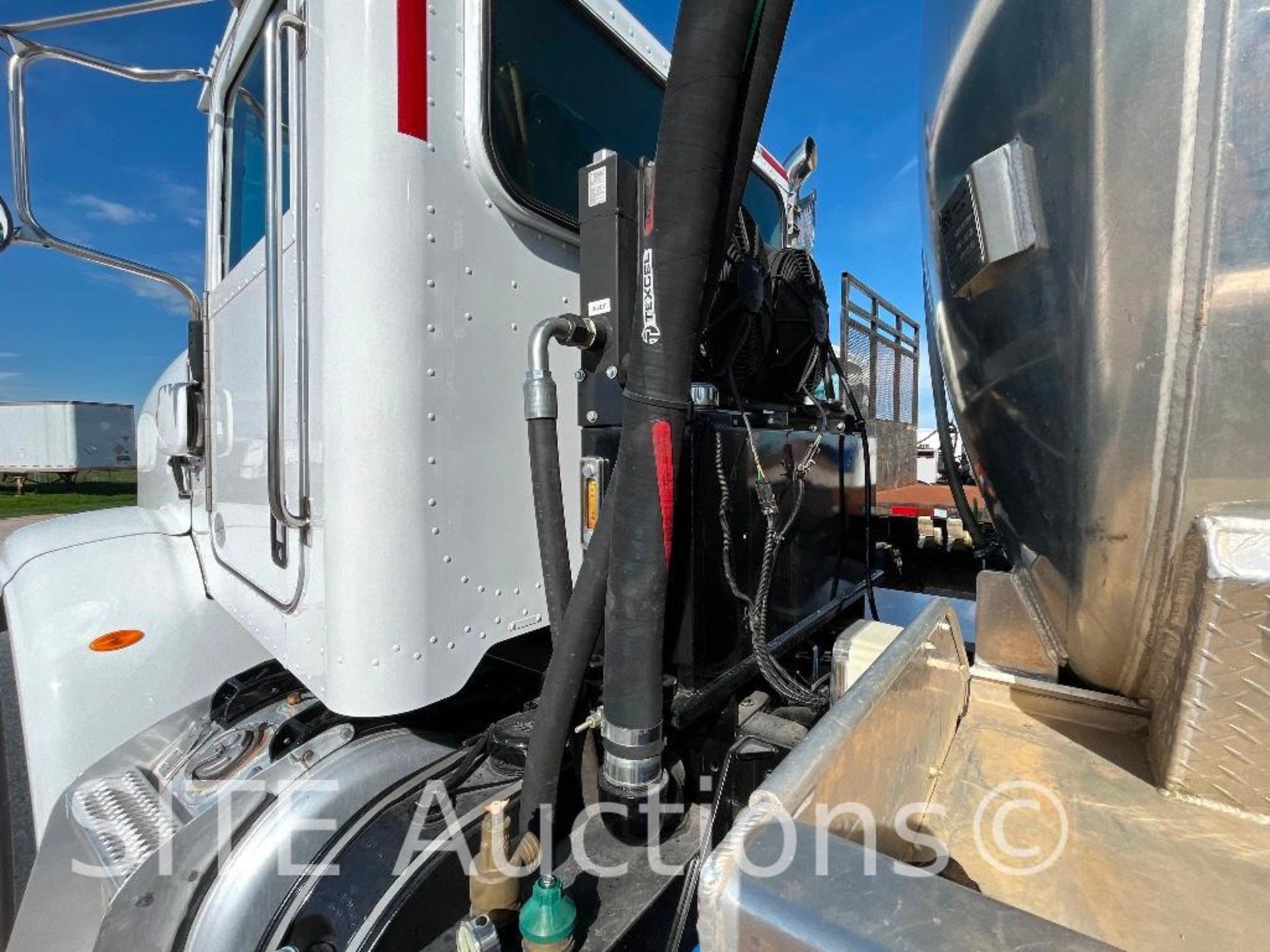 2014 Peterbilt 365 T/A Vacuum Truck - Image 7 of 15