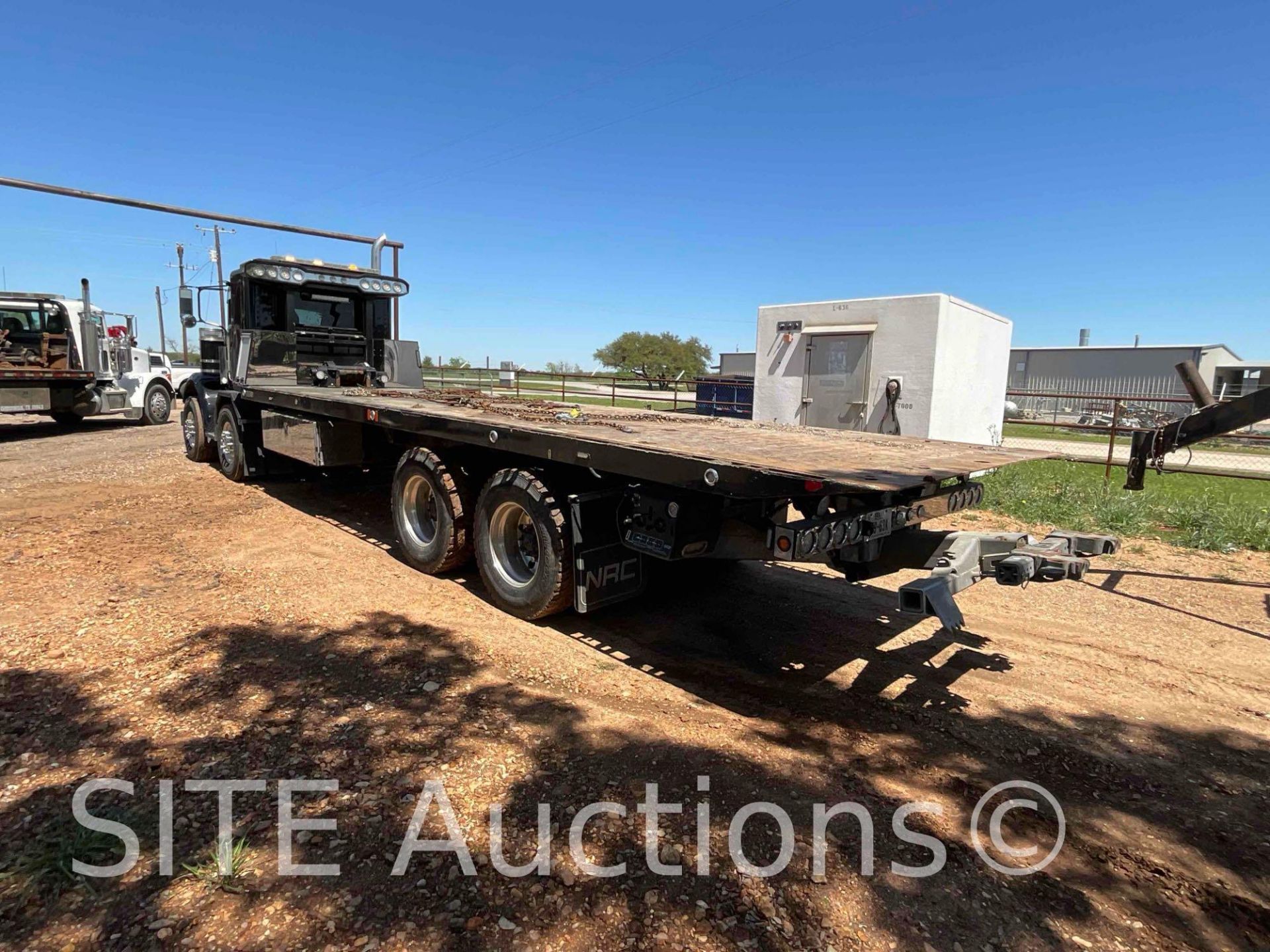 2005 Peterbilt 357 T/A T/A Rollback Truck - Image 11 of 51