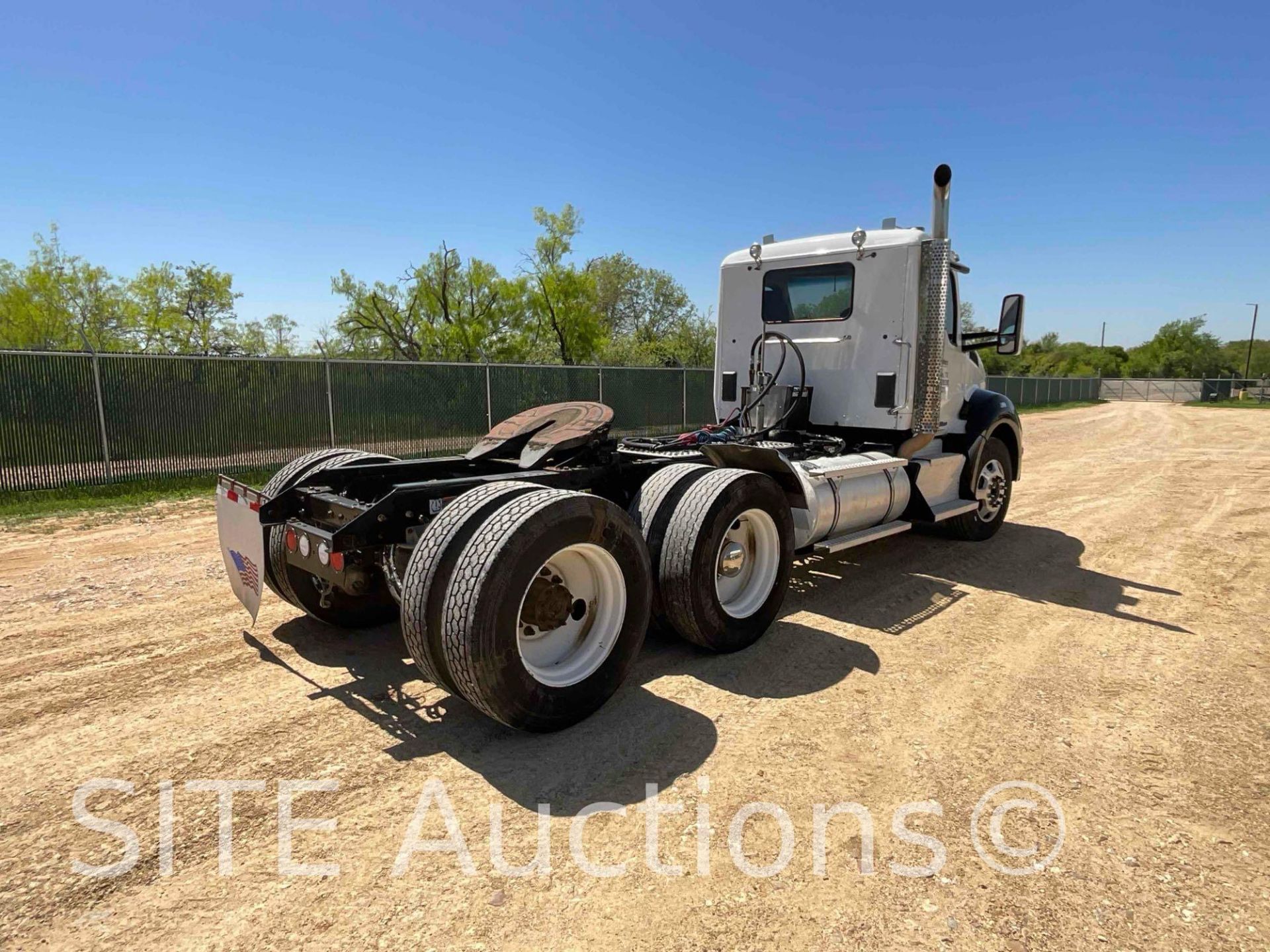 2016 Kenworth T880 T/A Daycab Truck Tractor - Image 34 of 44