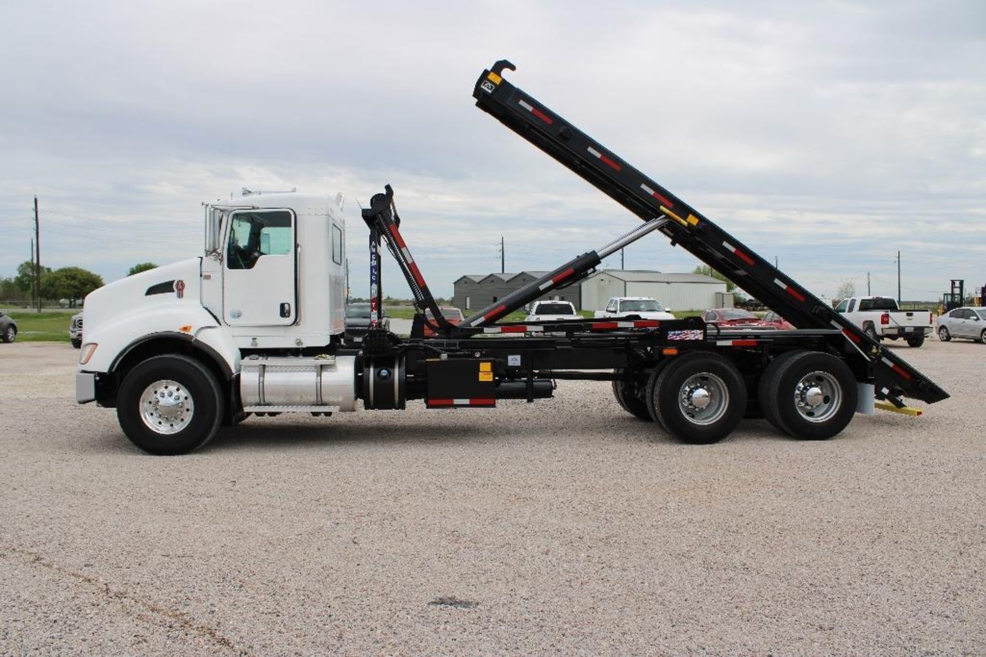 2014 Kenworth T440 T/A Roll Off Truck - Image 7 of 62