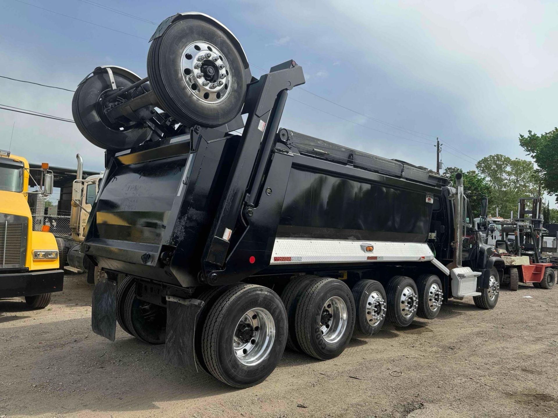 2018 Freightliner 114SD 6/A Dump Truck - Image 15 of 68