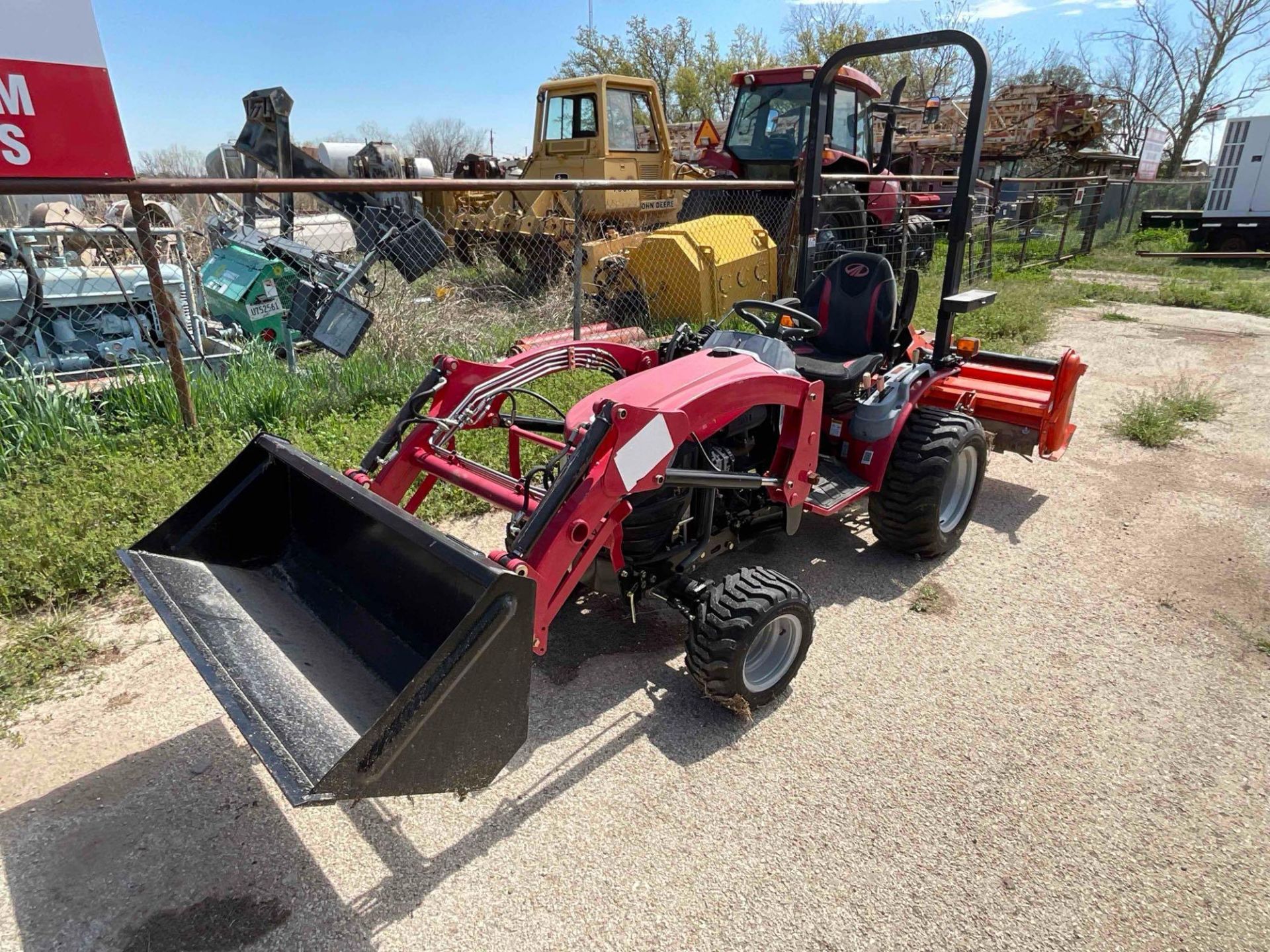 Mahindra eMax 25L Tractor