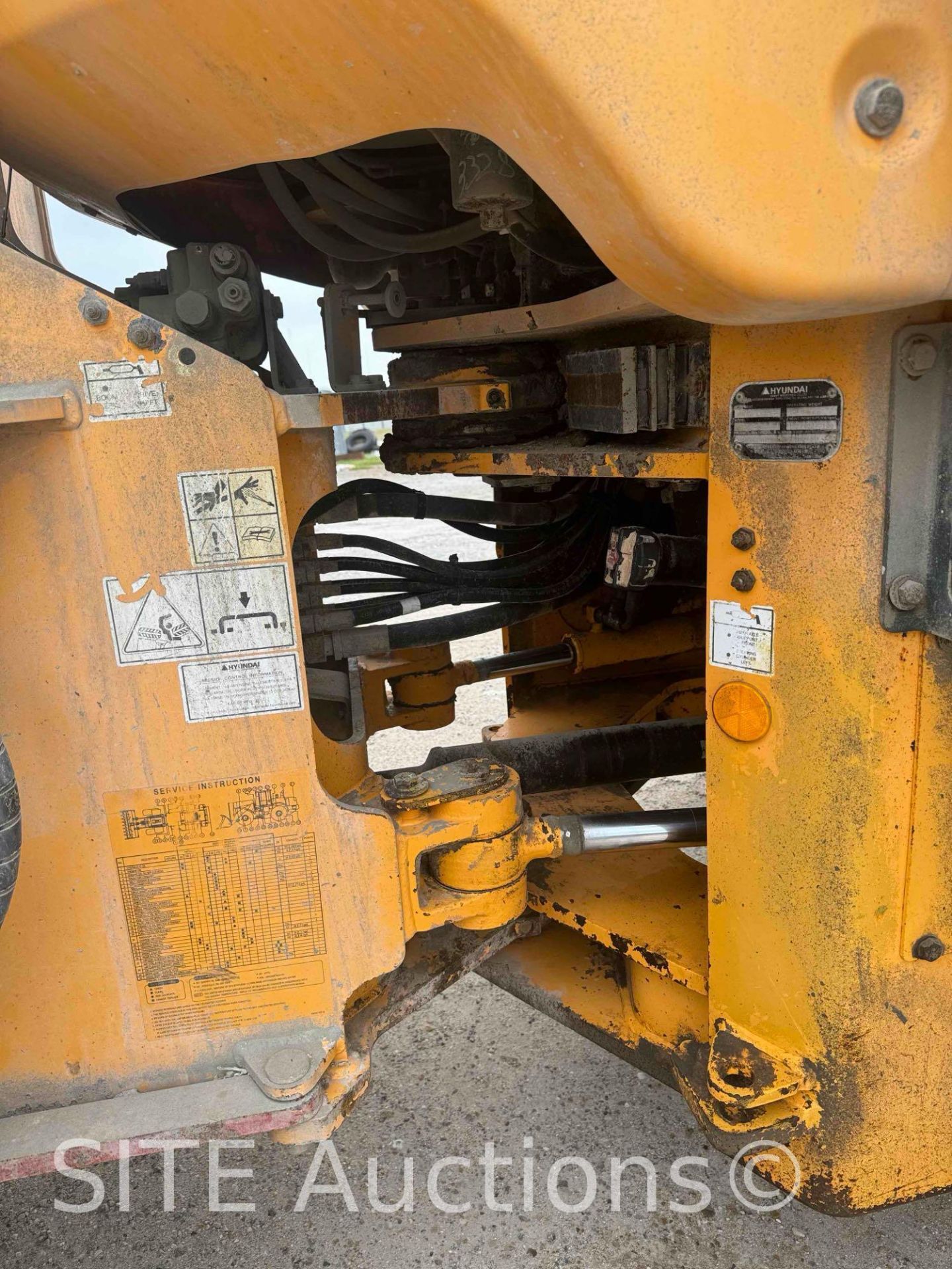 2013 Hyundai HL757-9 Wheel Loader - Image 10 of 43