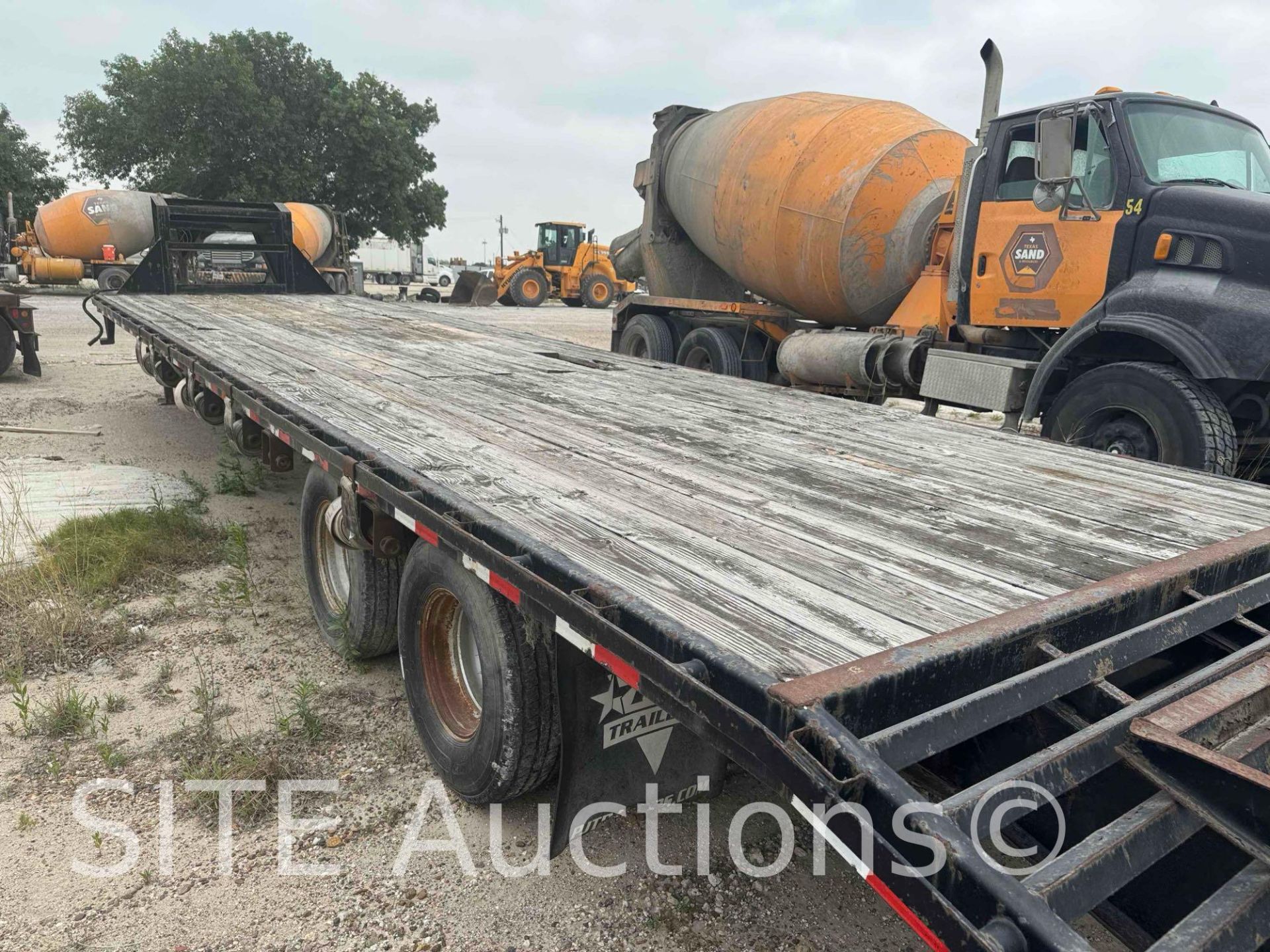 Gooseneck T/A Flatbed Trailer w/ Ramps - Image 20 of 24