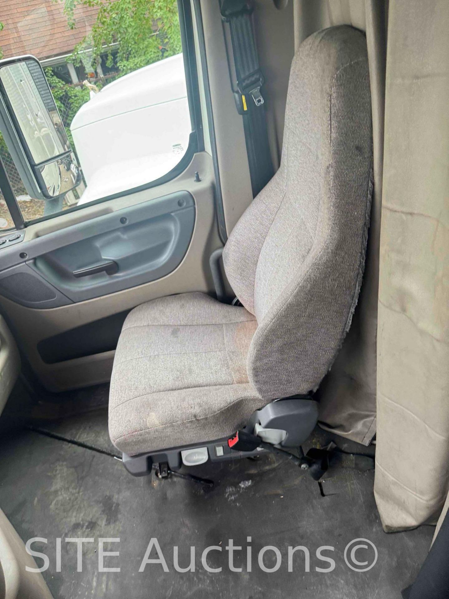 2016 Freightliner Cascadia T/A Sleeper Truck Tractor - Image 26 of 36