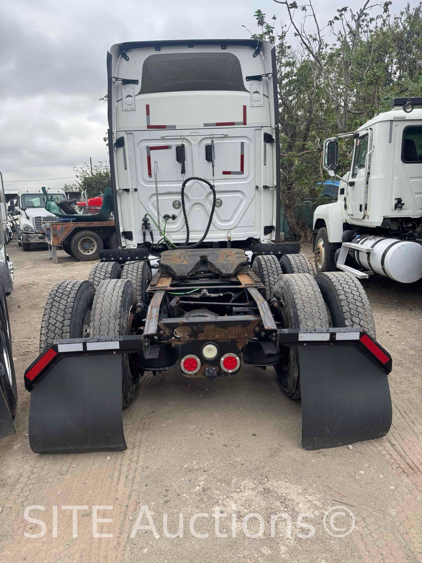 2016 Freightliner Cascadia T/A Sleeper Truck Tractor - Image 4 of 36