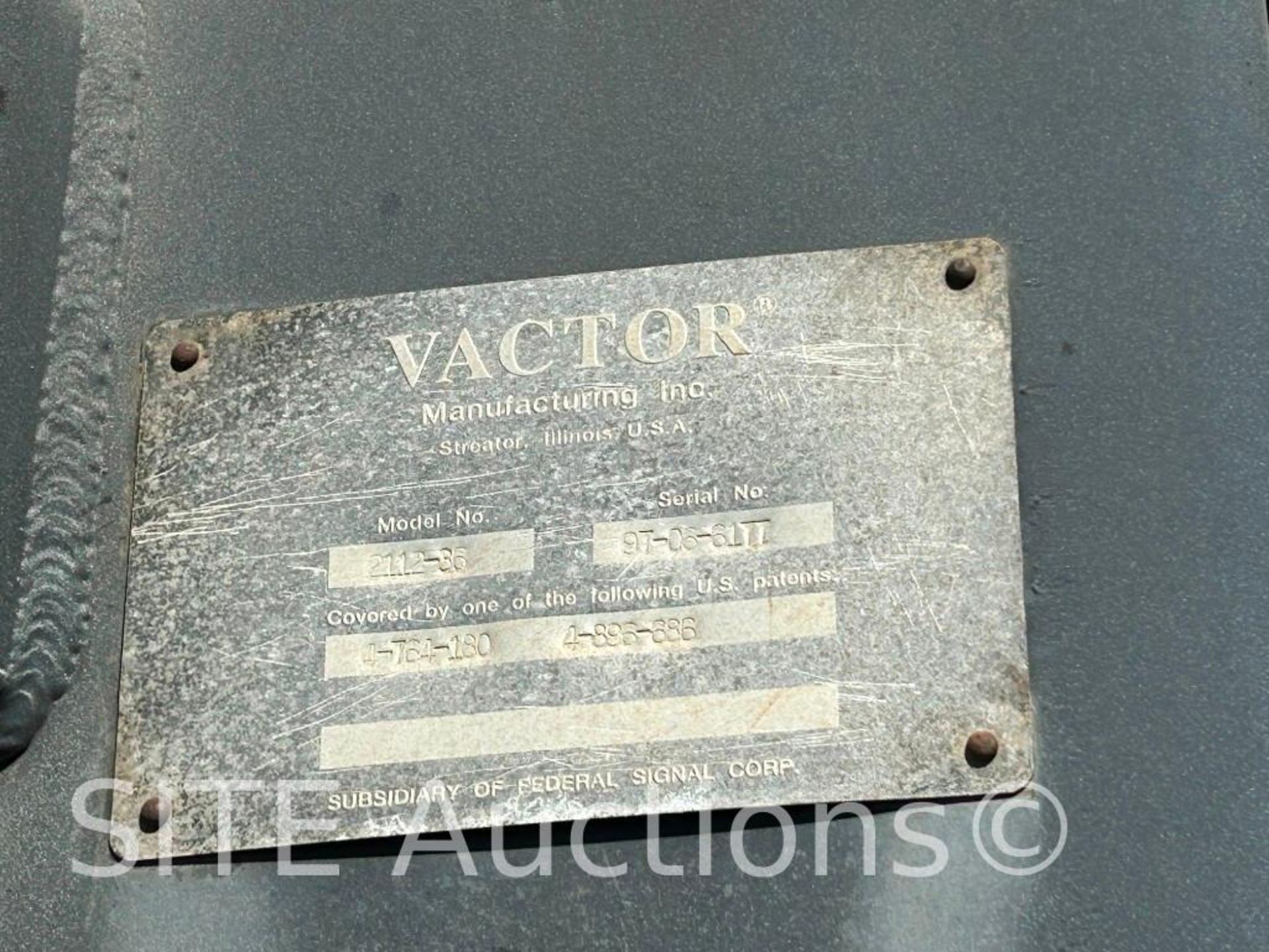 1997 Volvo WG T/A Hydrovac Truck - Image 33 of 39