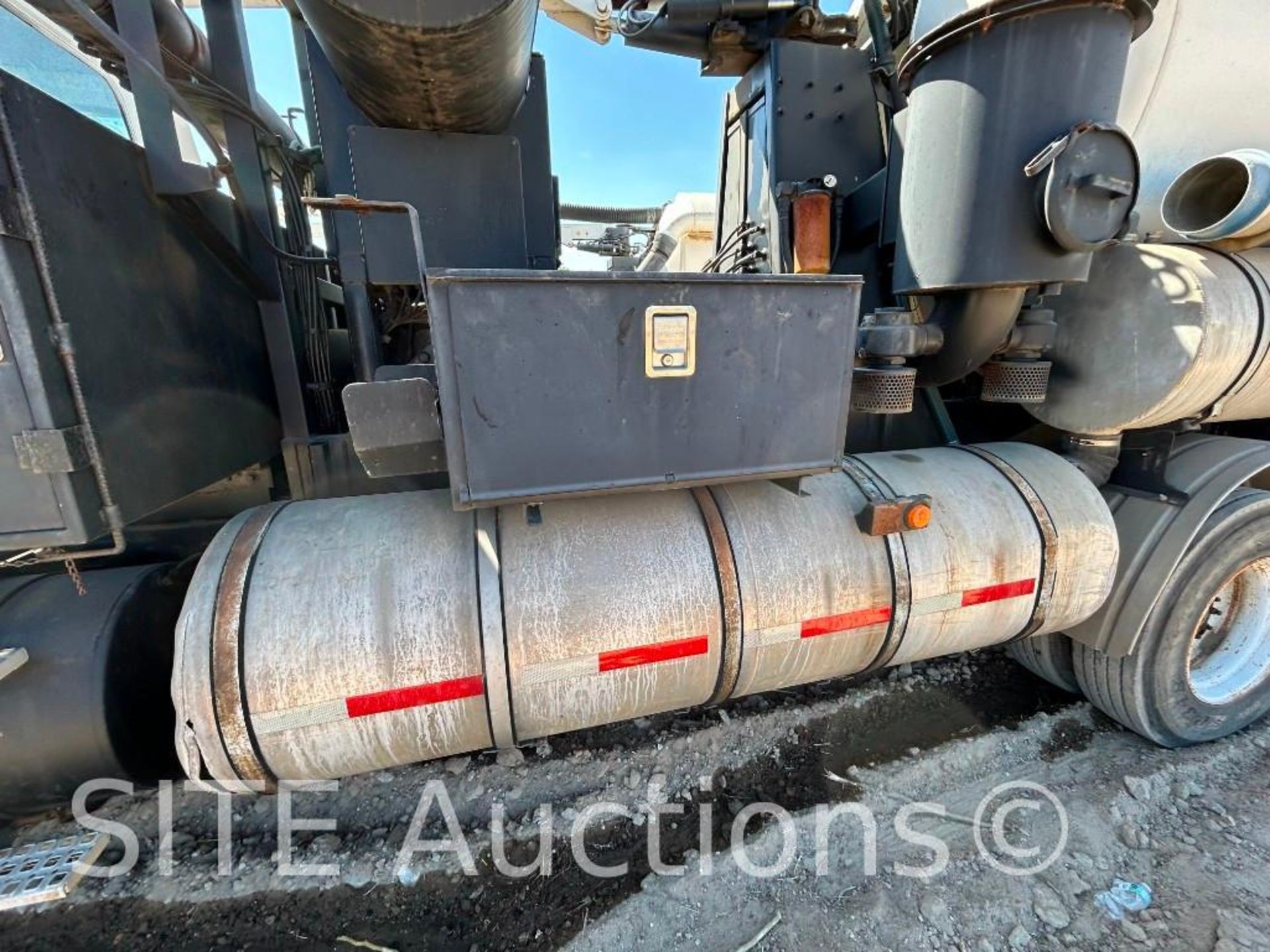 1997 Volvo WG T/A Hydrovac Truck - Image 29 of 39