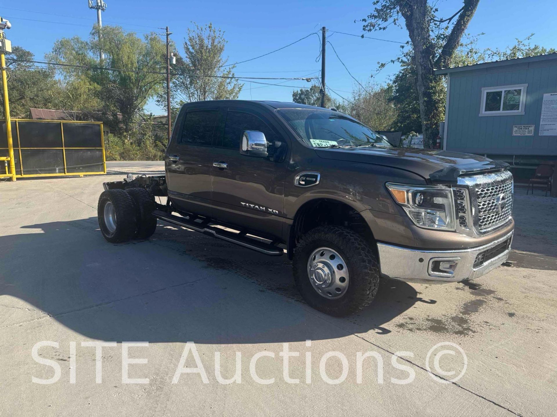 2017 Nissan Titan XD Crew Cab Dually Cab & Chassis Truck - Image 13 of 33