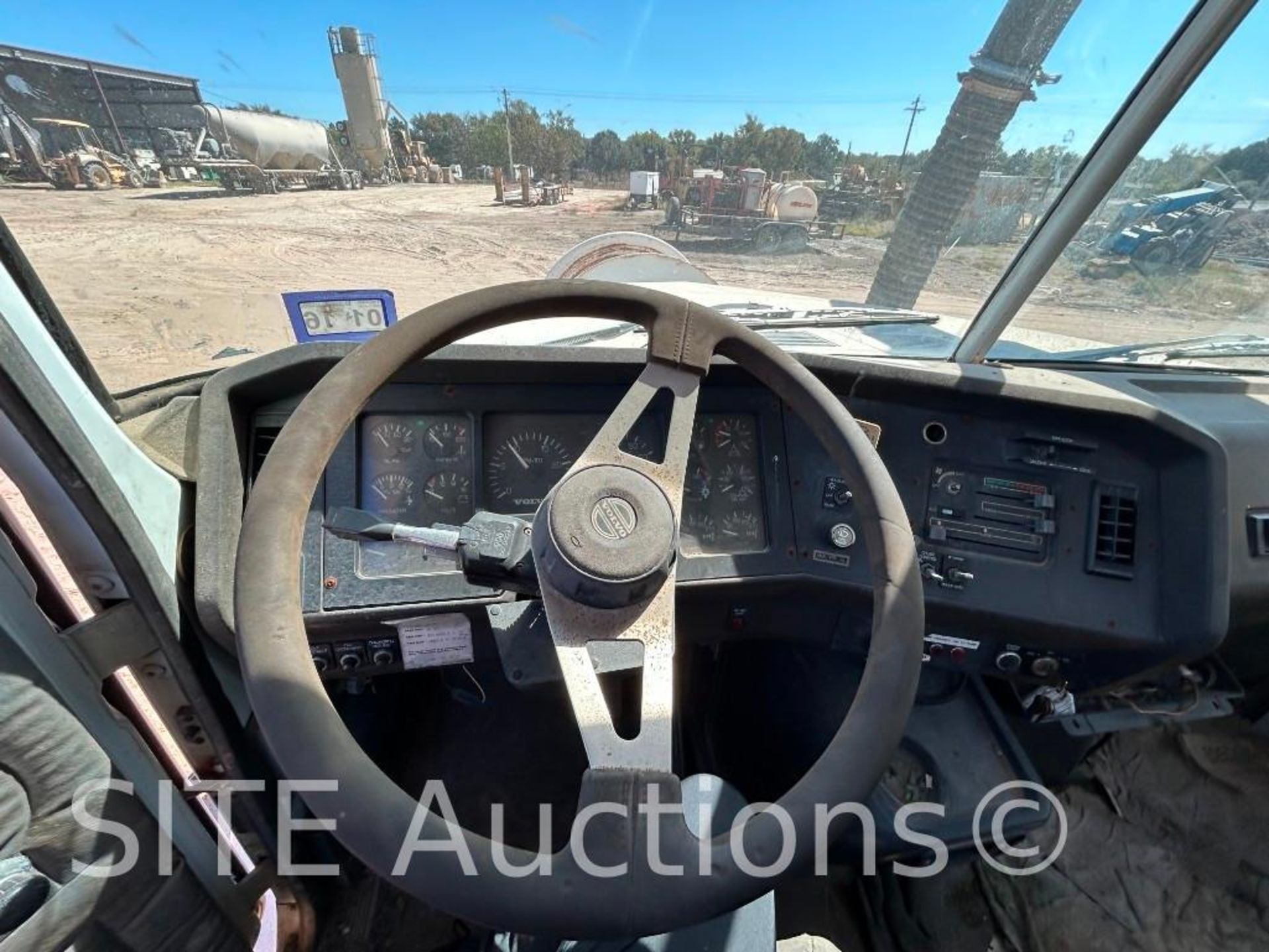 1997 Volvo WG T/A Hydrovac Truck - Image 9 of 39