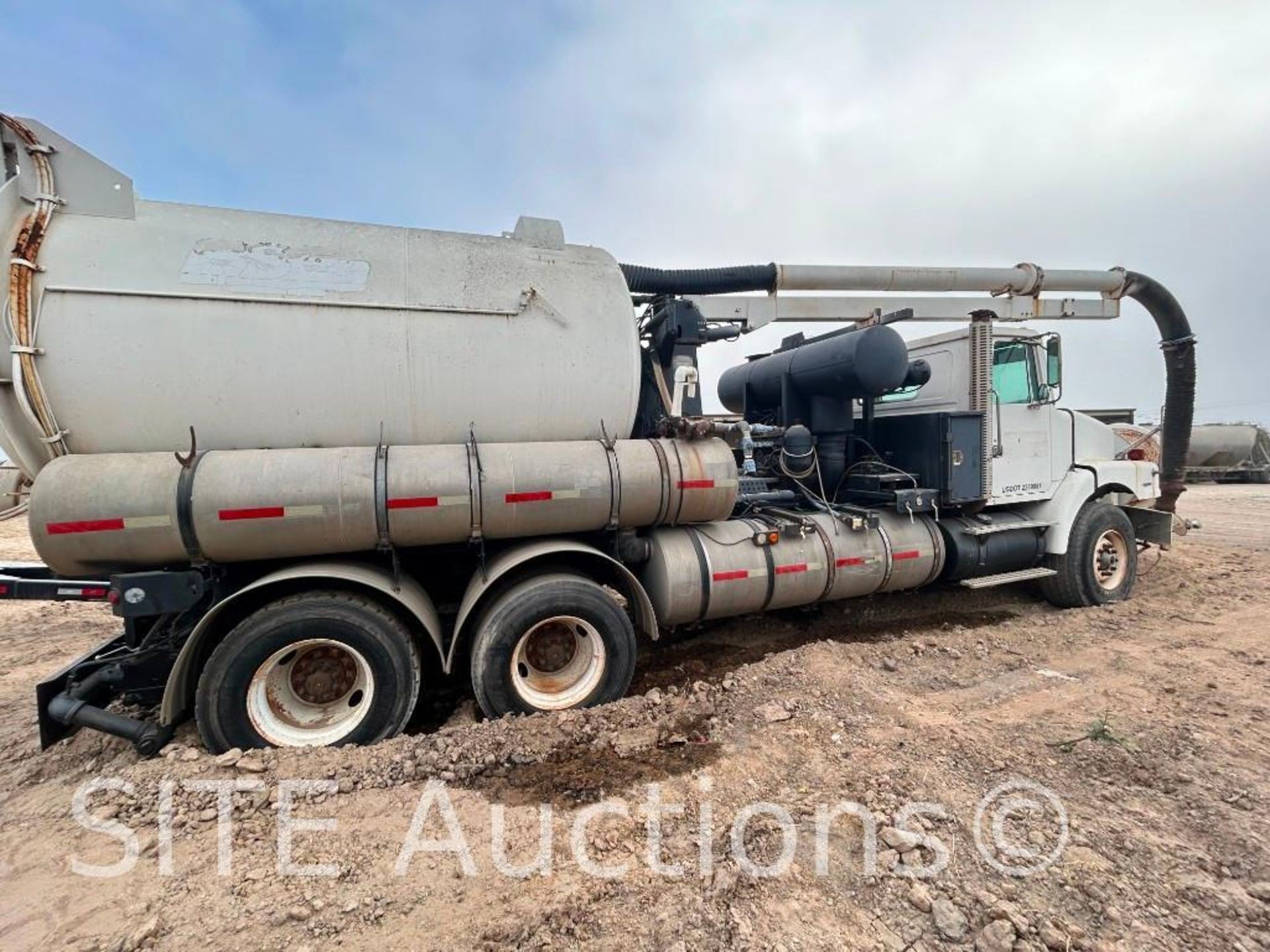 1997 Volvo WG T/A Hydrovac Truck - Image 28 of 39