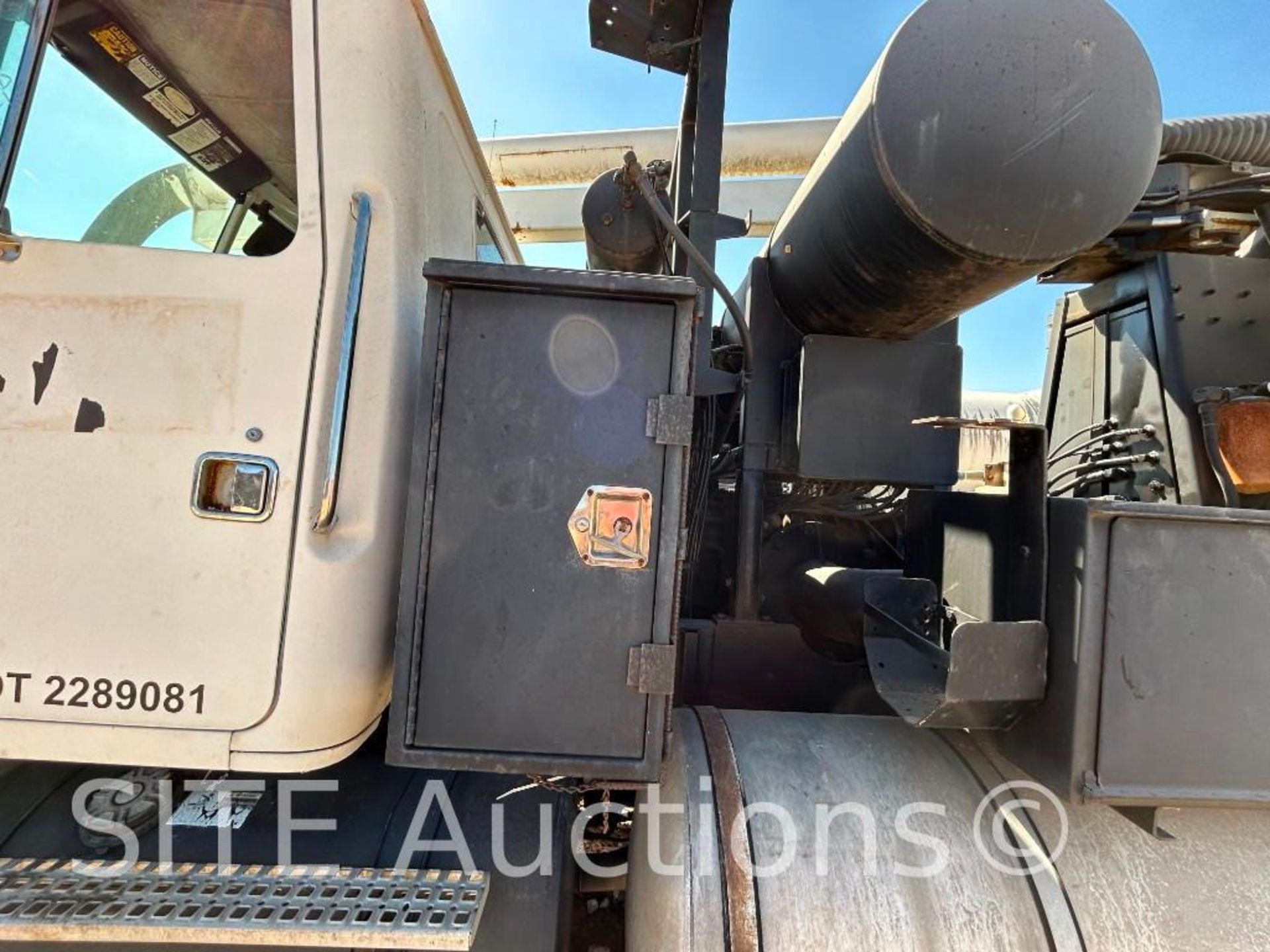 1997 Volvo WG T/A Hydrovac Truck - Image 6 of 39