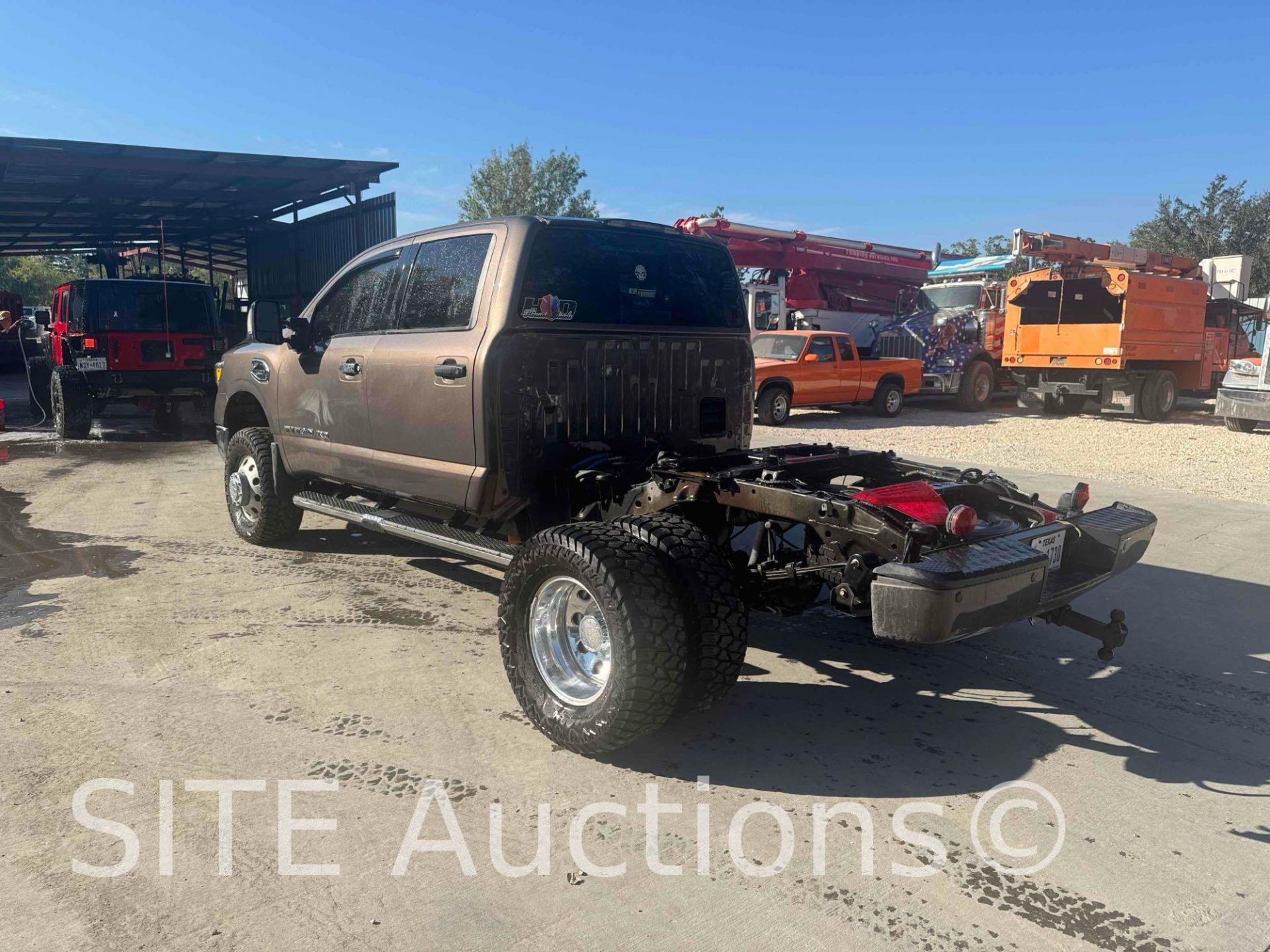 2017 Nissan Titan XD Crew Cab Dually Cab & Chassis Truck - Image 14 of 33
