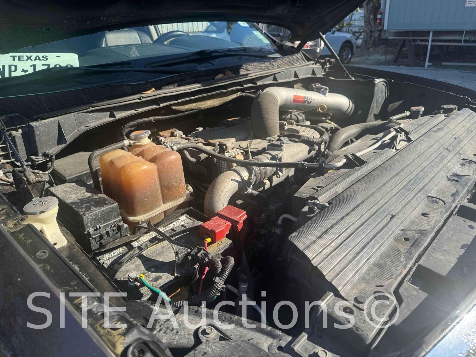 2017 Nissan Titan XD Crew Cab Dually Cab & Chassis Truck - Image 15 of 33