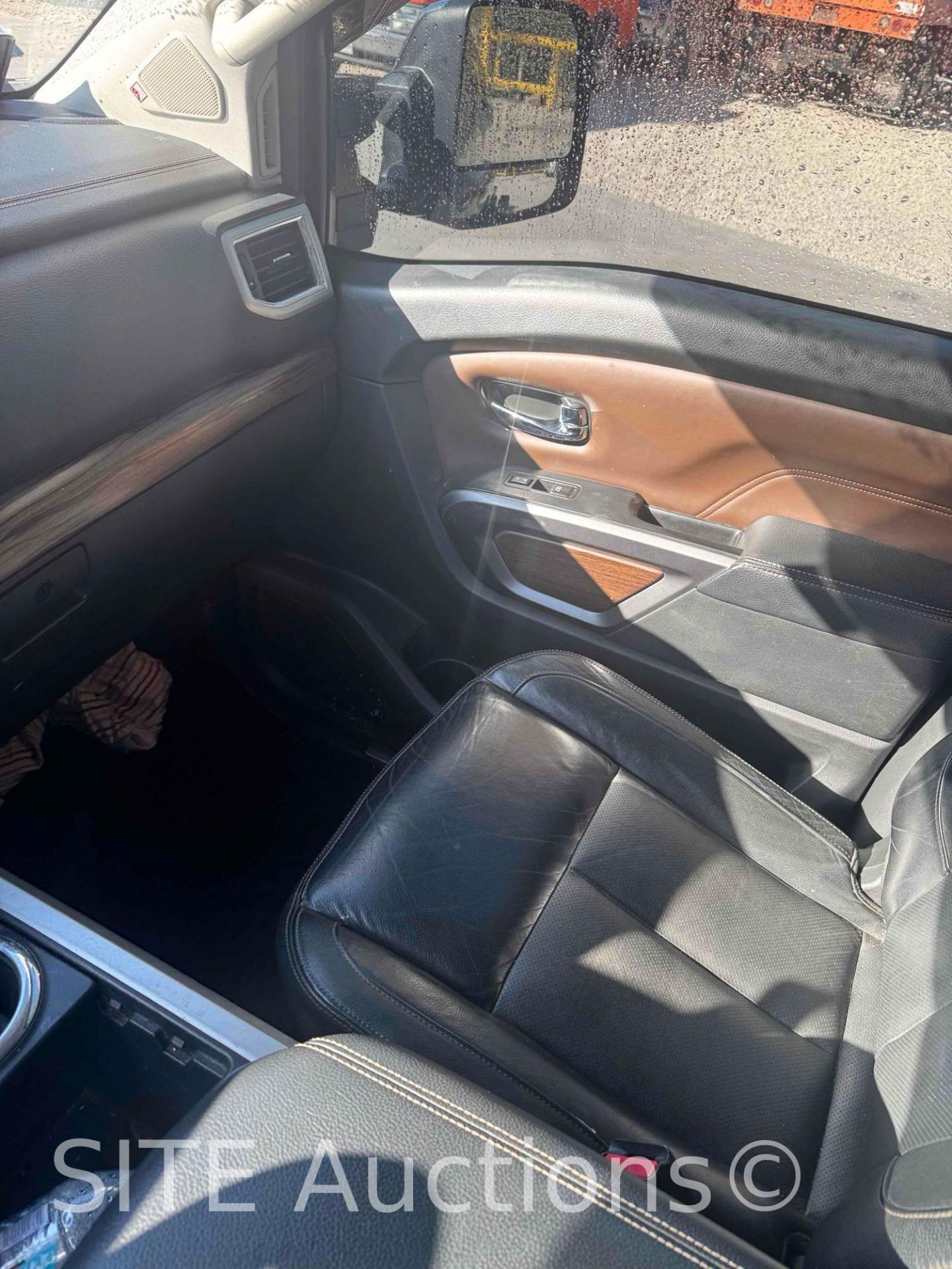 2017 Nissan Titan XD Crew Cab Dually Cab & Chassis Truck - Image 31 of 33