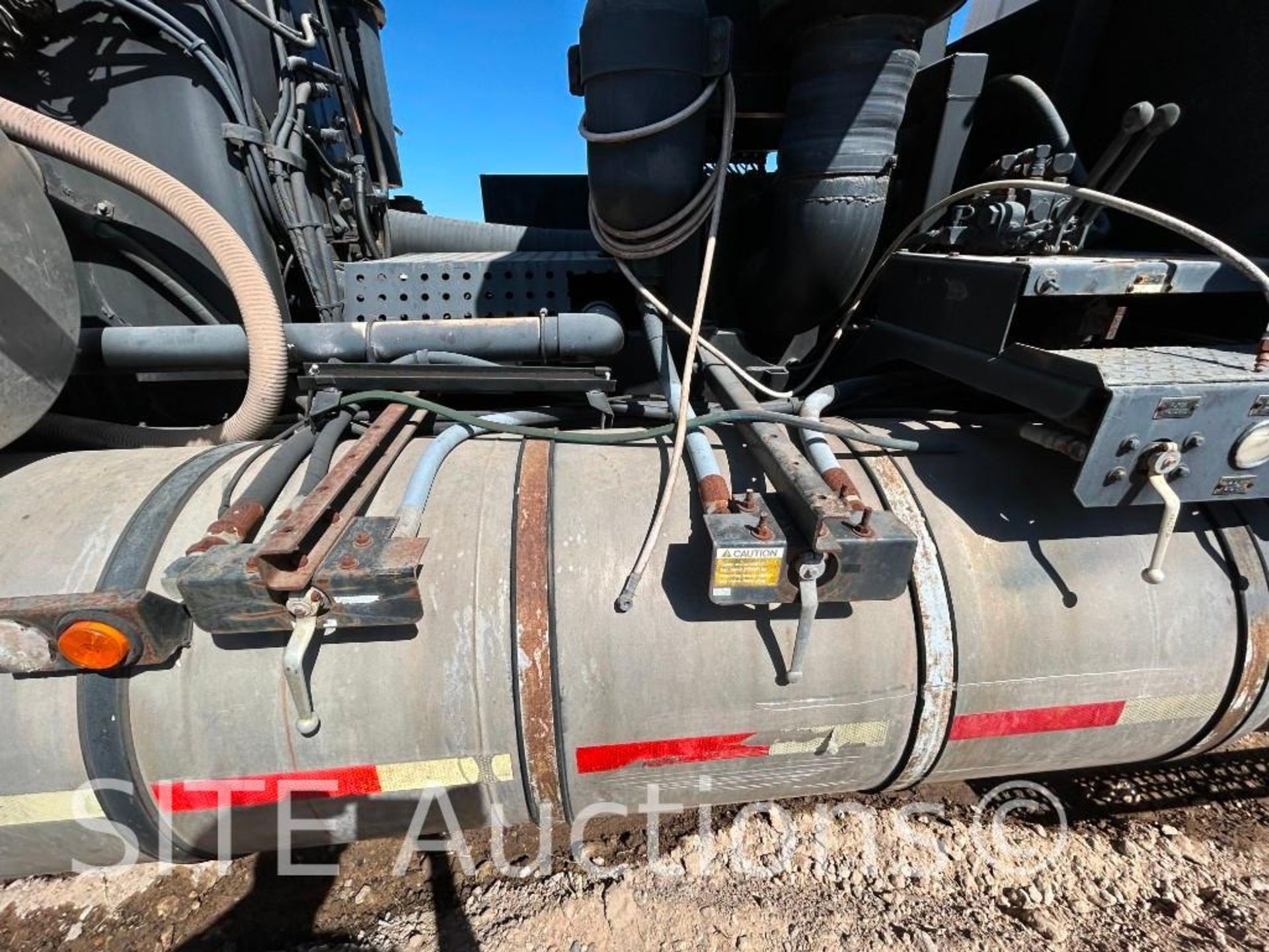 1997 Volvo WG T/A Hydrovac Truck - Image 30 of 39