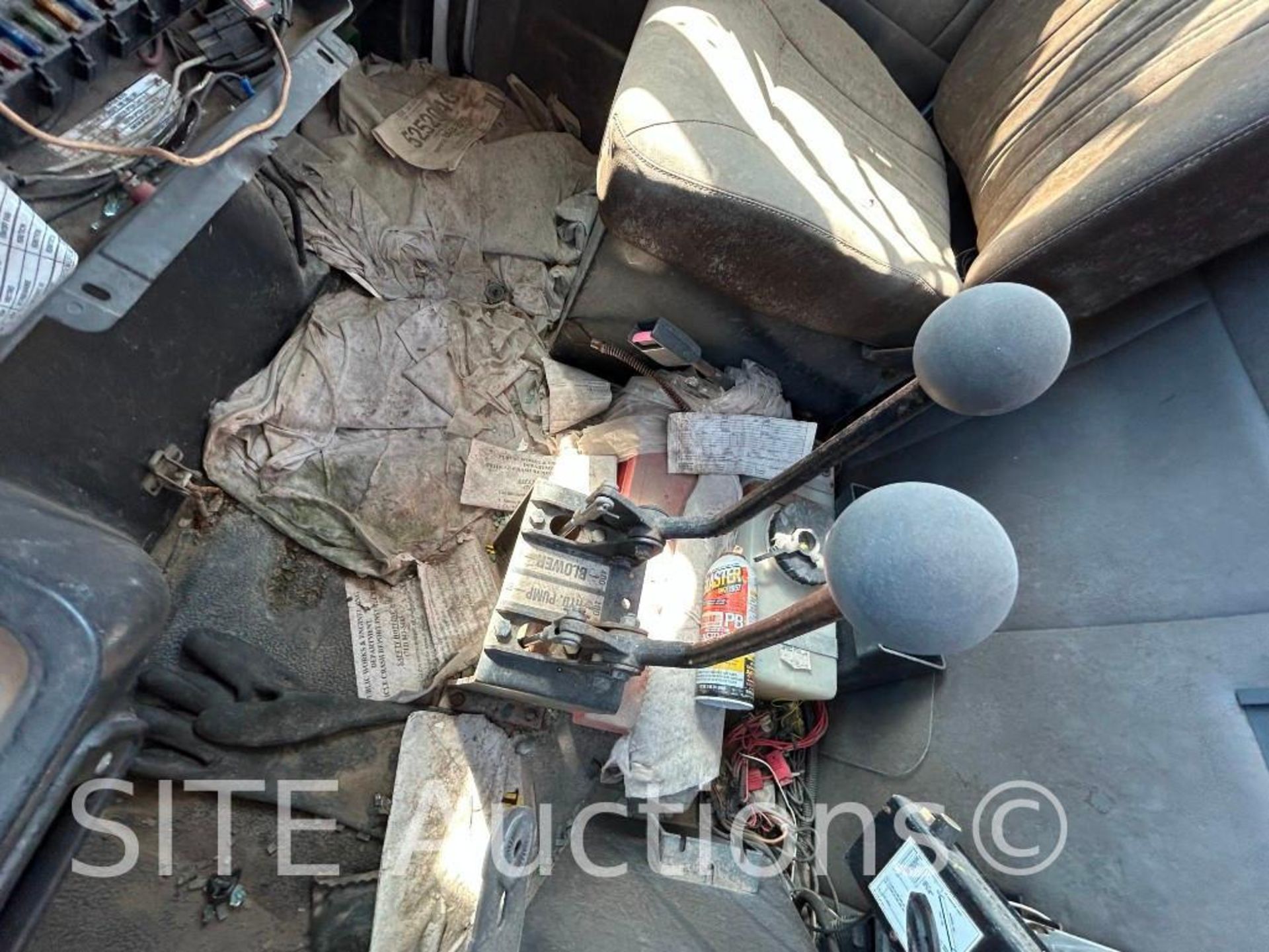 1997 Volvo WG T/A Hydrovac Truck - Image 10 of 39