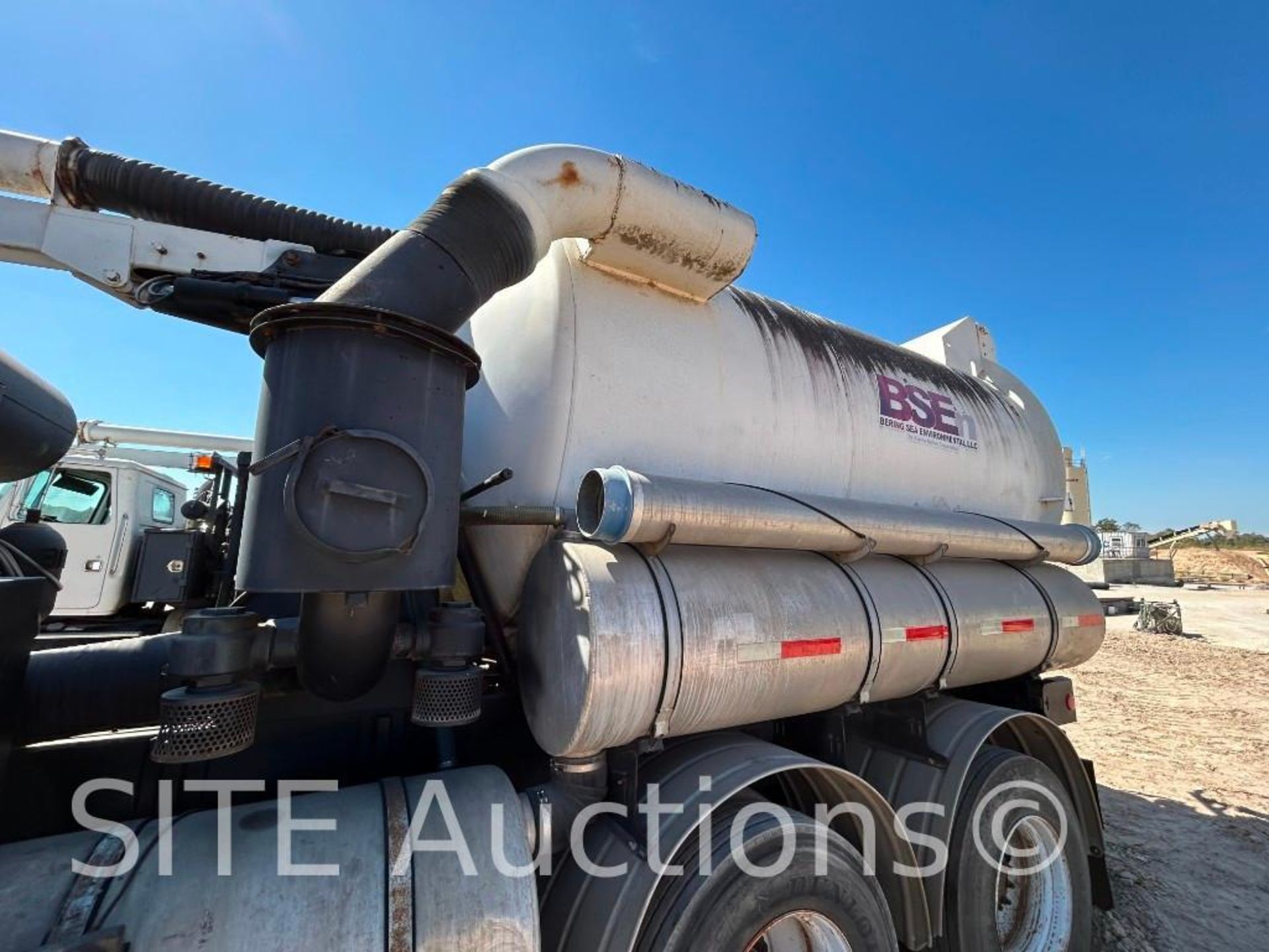 1997 Volvo WG T/A Hydrovac Truck - Image 21 of 39