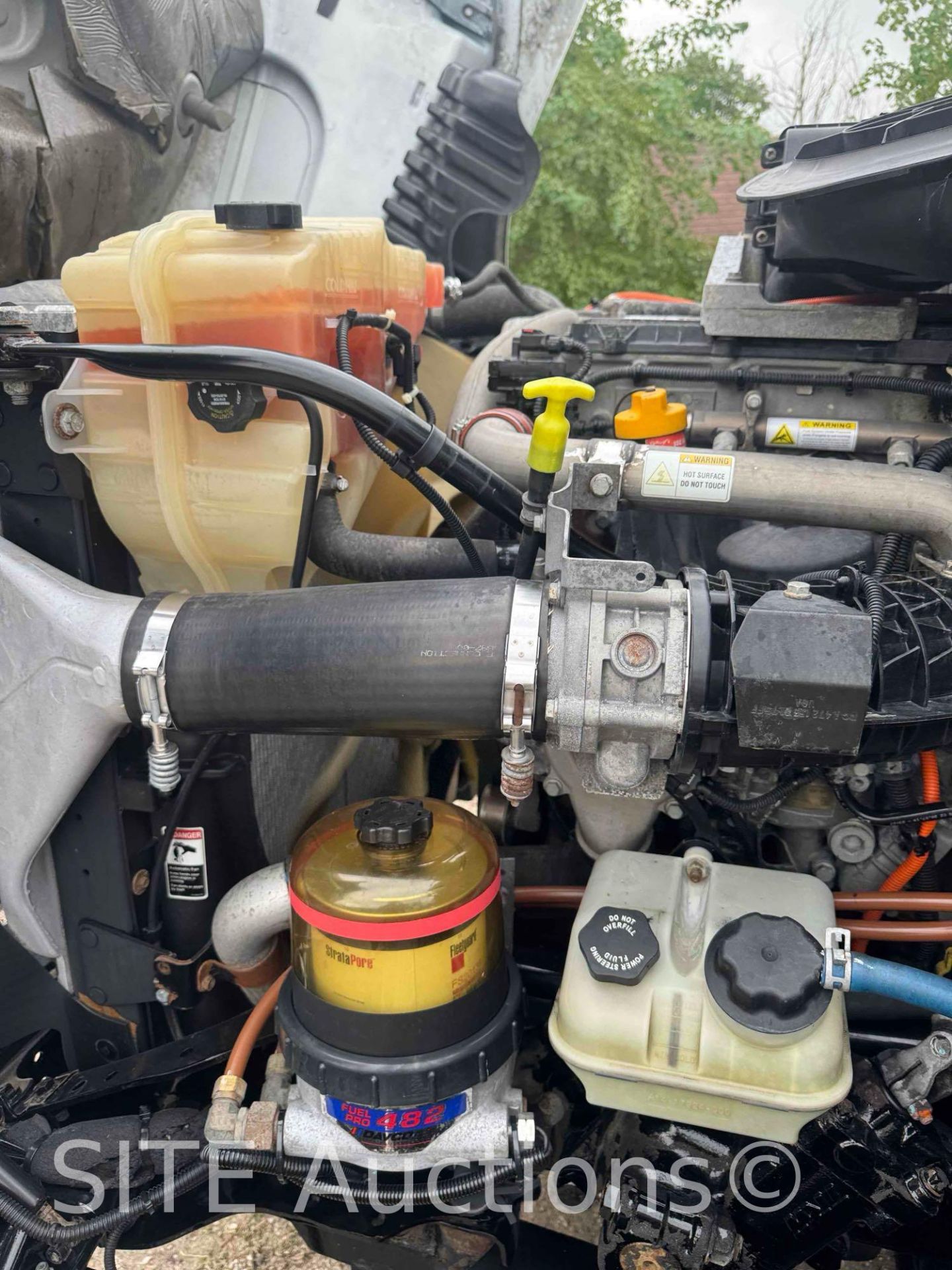 2016 Freightliner Cascadia T/A Sleeper Truck Tractor - Image 15 of 36