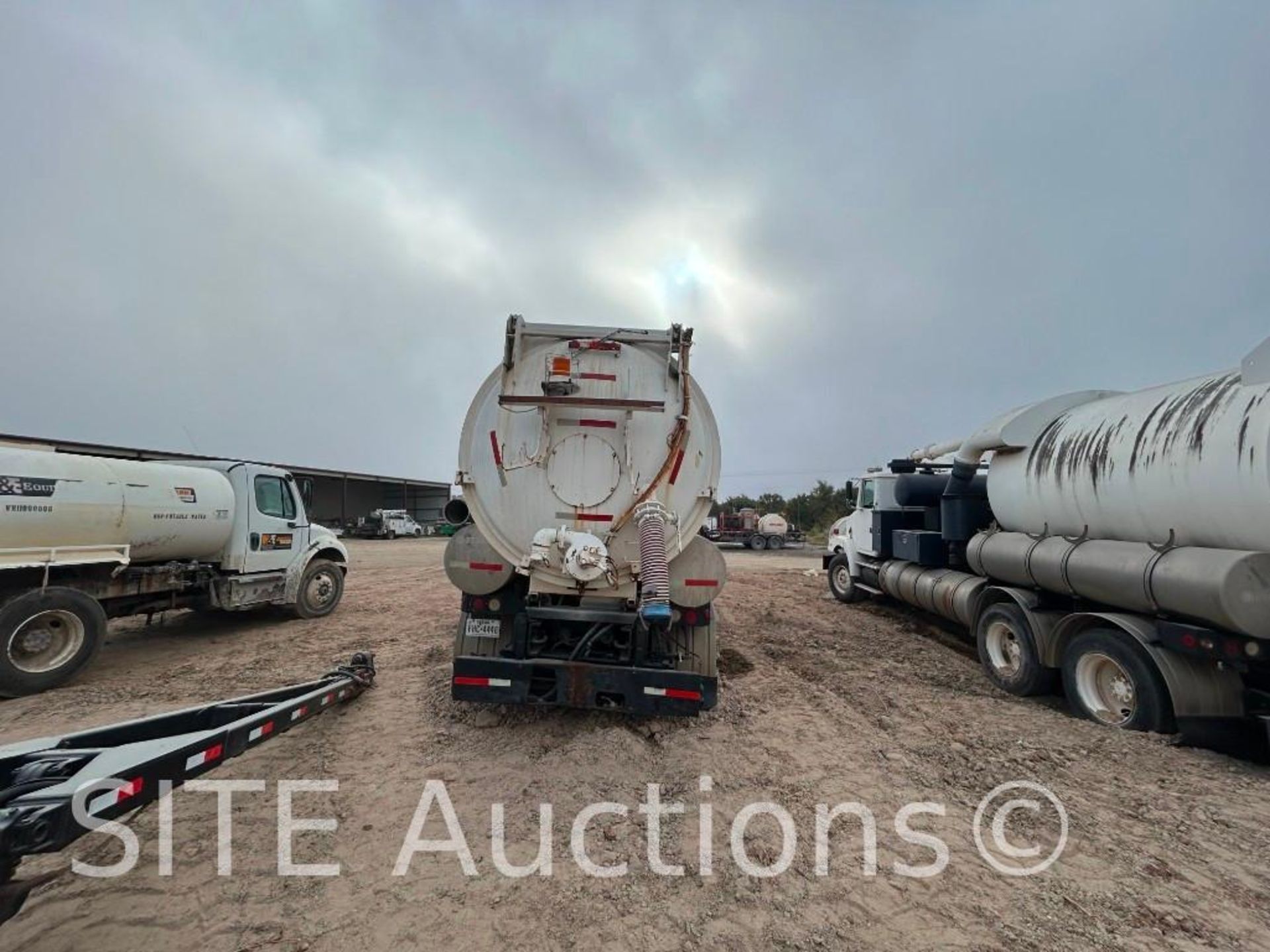 1997 Volvo WG T/A Hydrovac Truck - Image 12 of 39