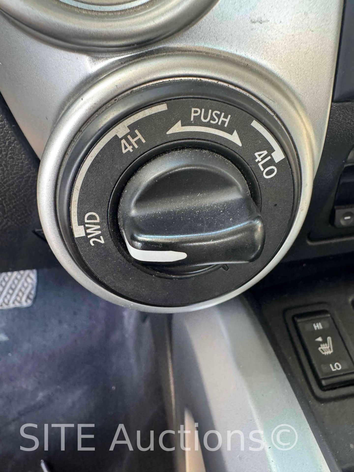 2017 Nissan Titan XD Crew Cab Dually Cab & Chassis Truck - Image 29 of 33