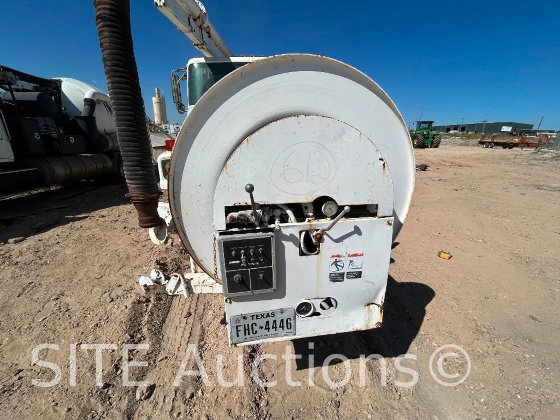 1997 Volvo WG T/A Hydrovac Truck - Image 32 of 39
