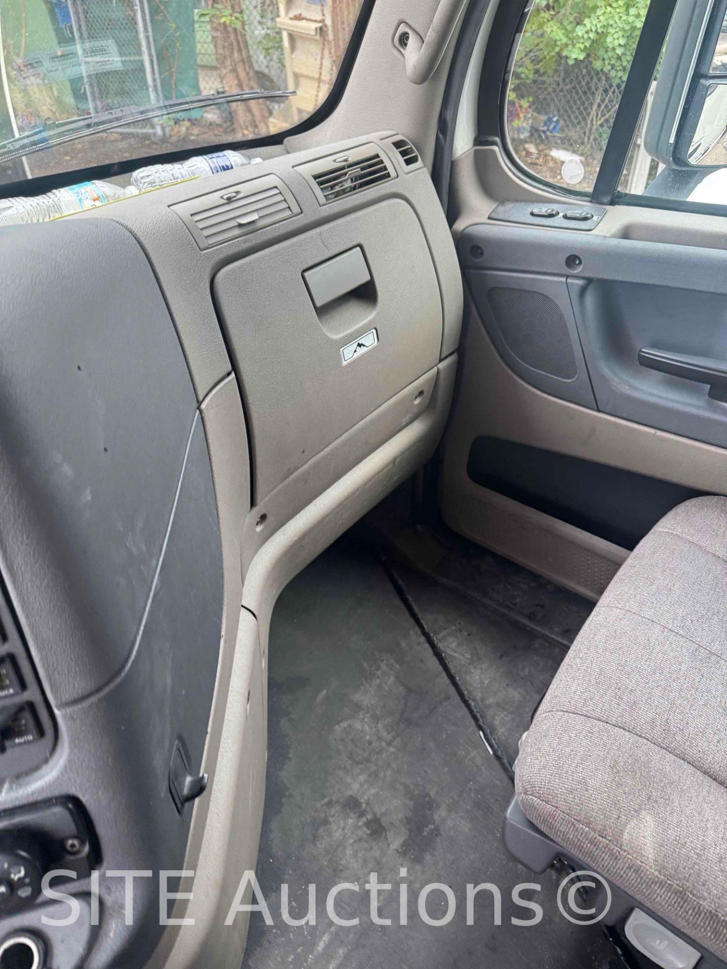 2016 Freightliner Cascadia T/A Sleeper Truck Tractor - Image 36 of 36