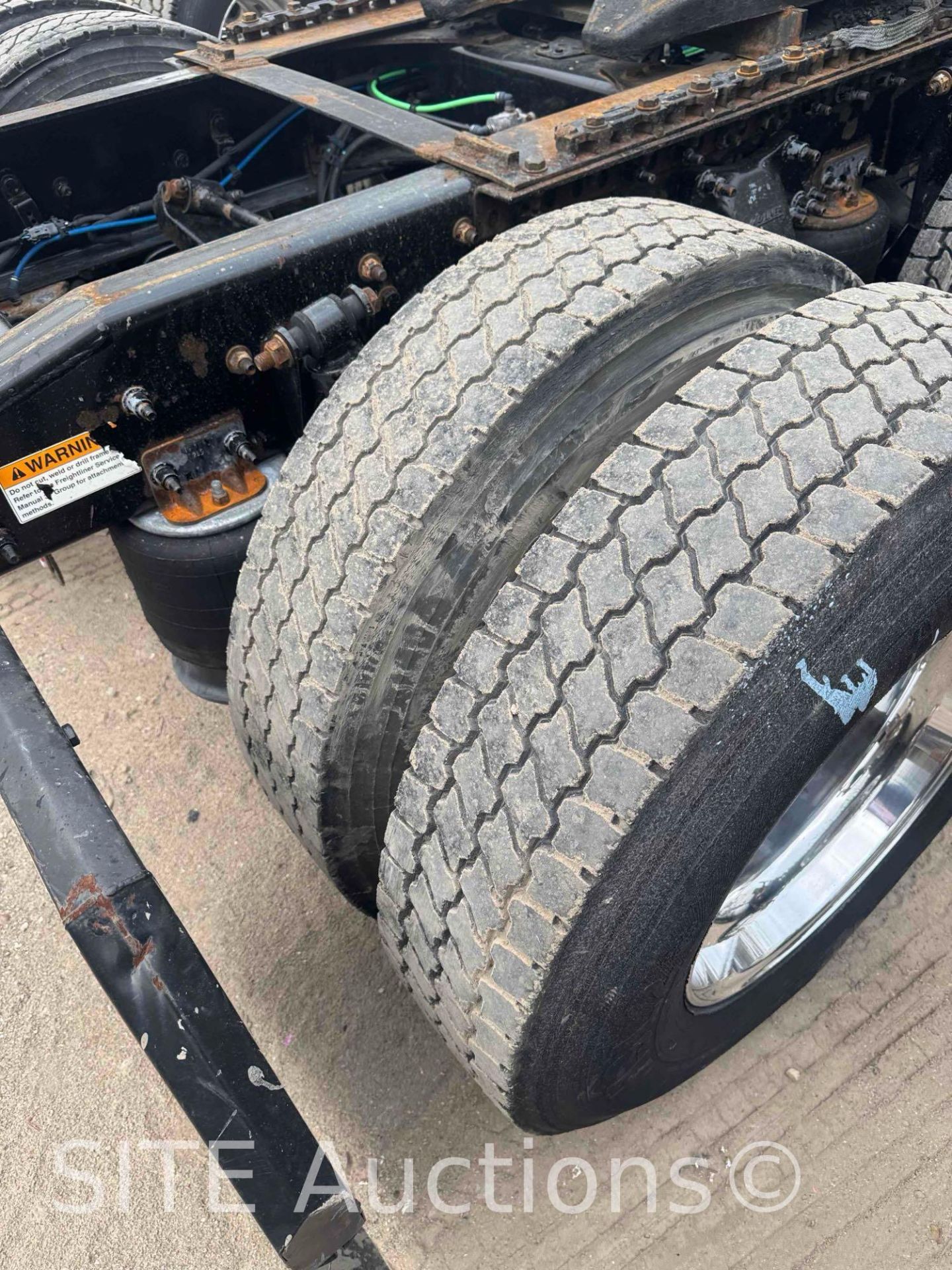 2016 Freightliner Cascadia T/A Sleeper Truck Tractor - Image 16 of 36