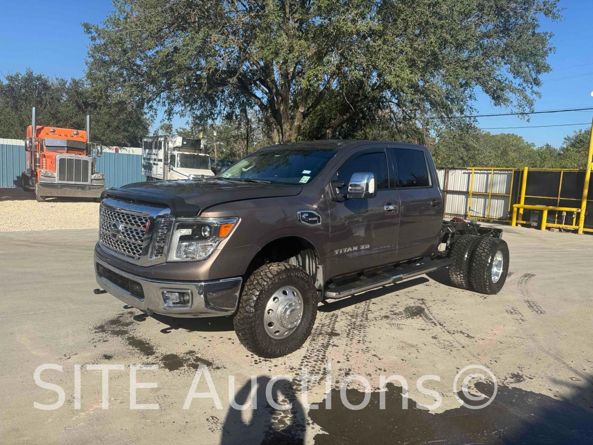 2017 Nissan Titan XD Crew Cab Dually Cab & Chassis Truck