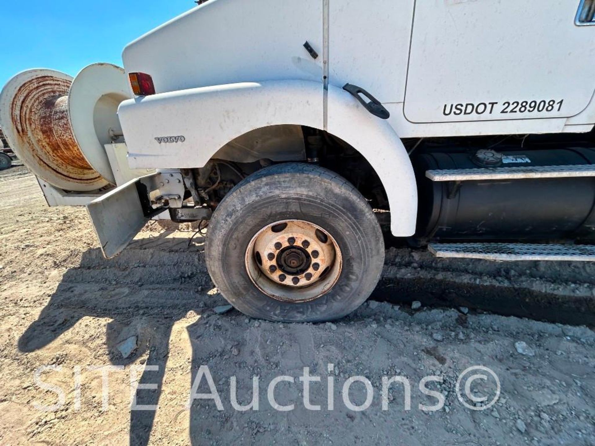 1997 Volvo WG T/A Hydrovac Truck - Image 16 of 39