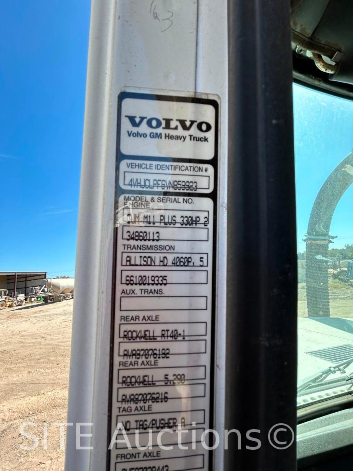 1997 Volvo WG T/A Hydrovac Truck - Image 4 of 39