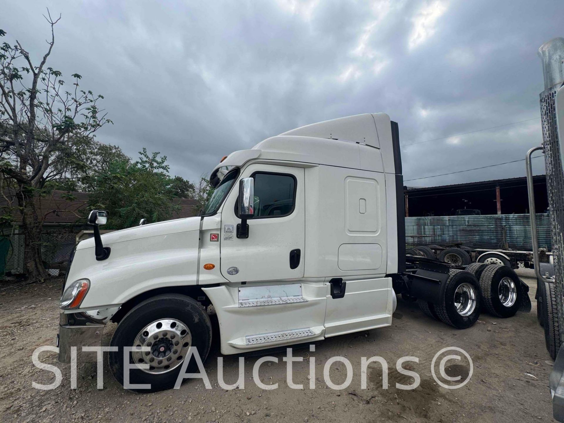 2016 Freightliner Cascadia T/A Sleeper Truck Tractor - Image 8 of 36