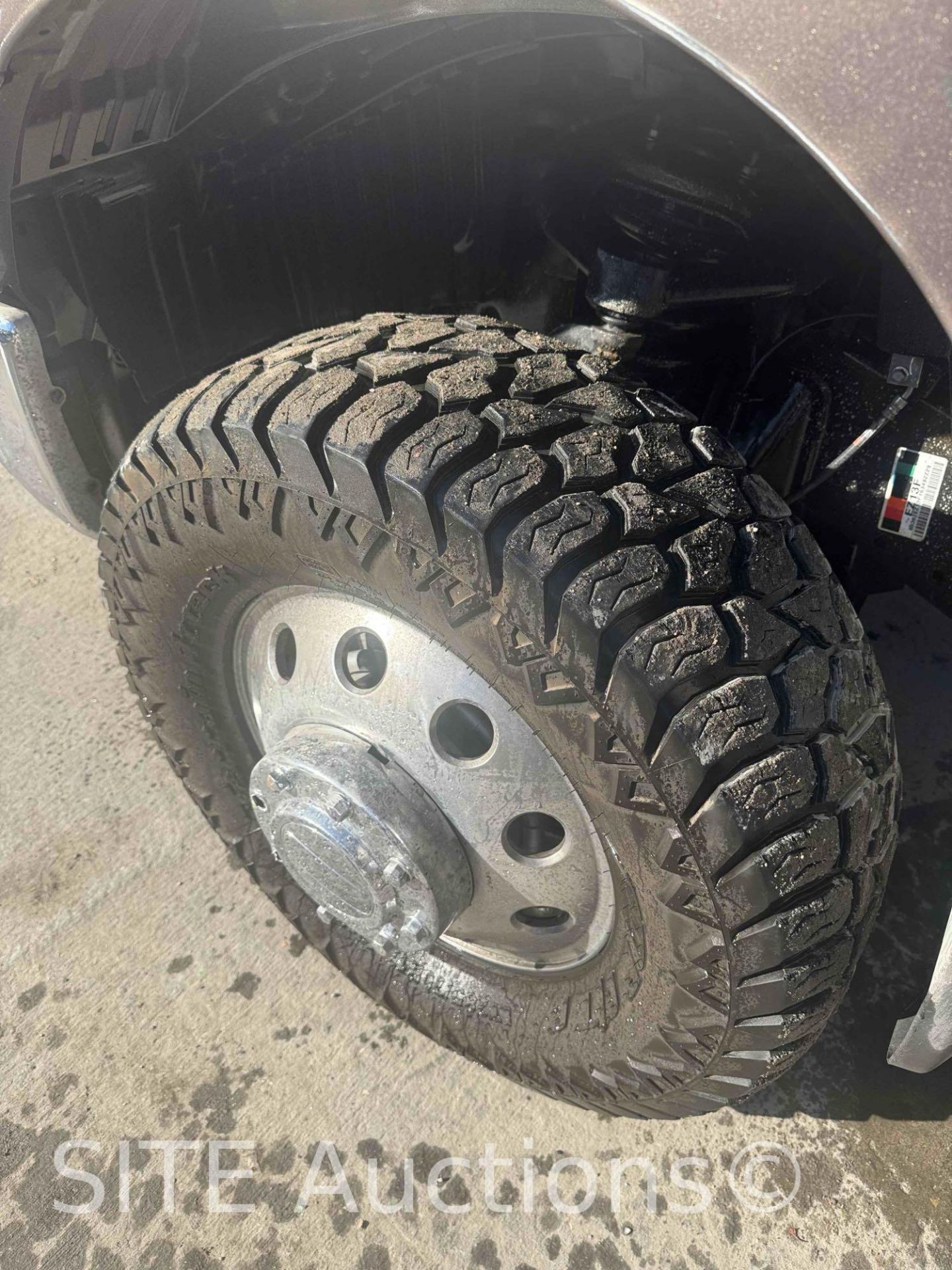 2017 Nissan Titan XD Crew Cab Dually Cab & Chassis Truck - Image 10 of 33