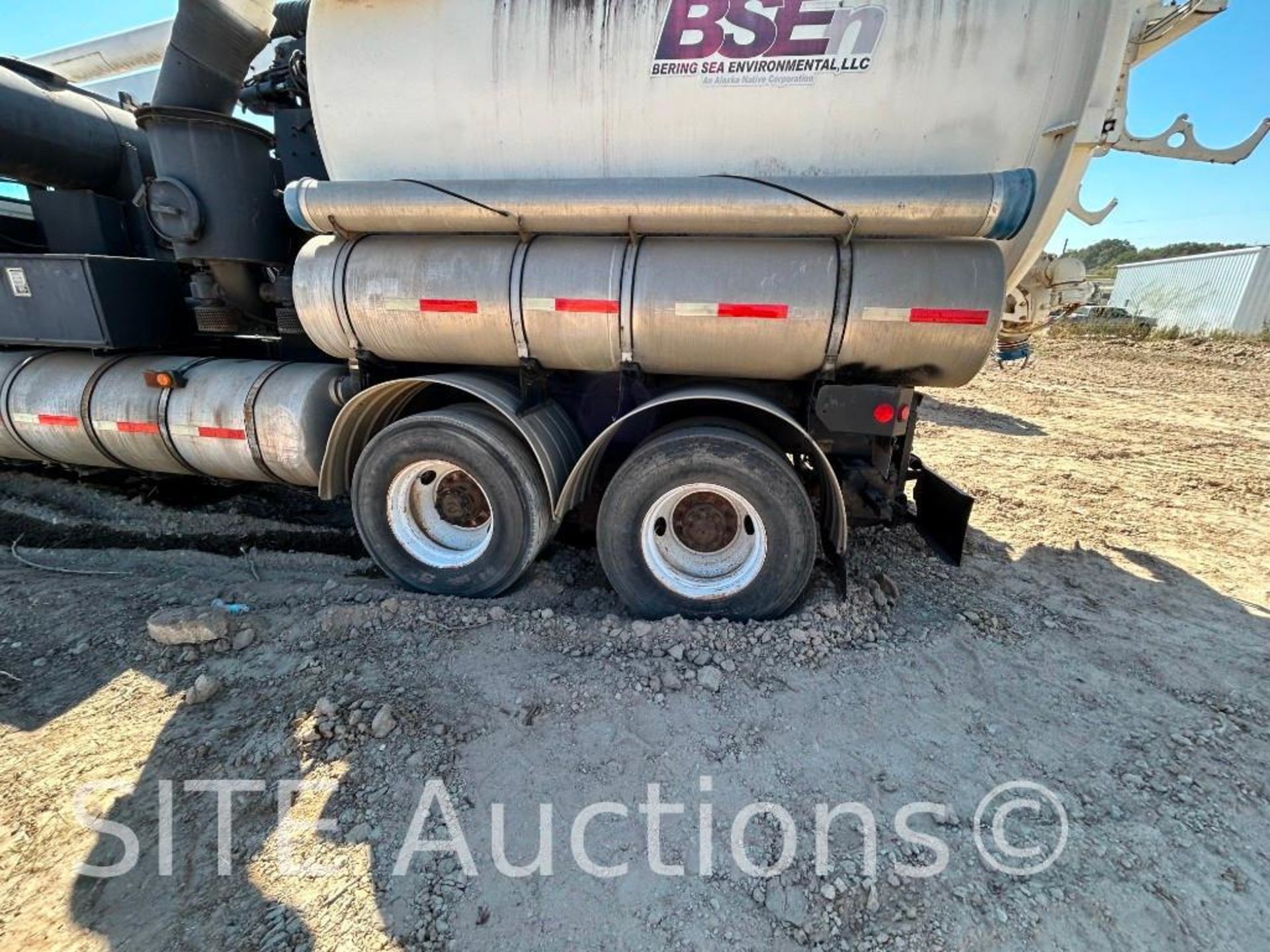 1997 Volvo WG T/A Hydrovac Truck - Image 22 of 39