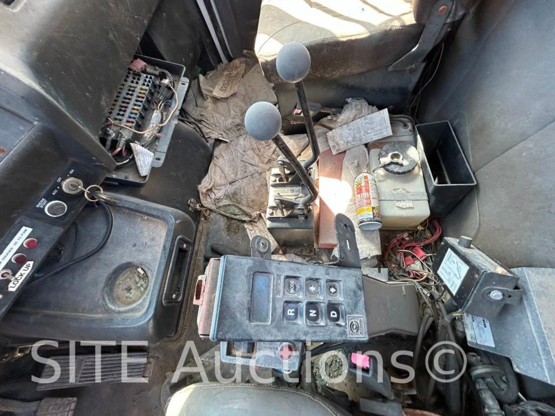 1997 Volvo WG T/A Hydrovac Truck - Image 3 of 39