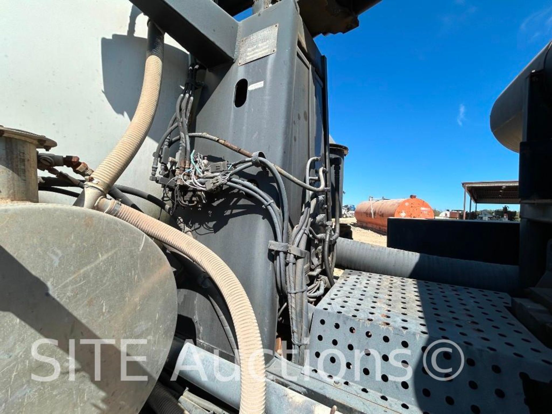 1997 Volvo WG T/A Hydrovac Truck - Image 27 of 39