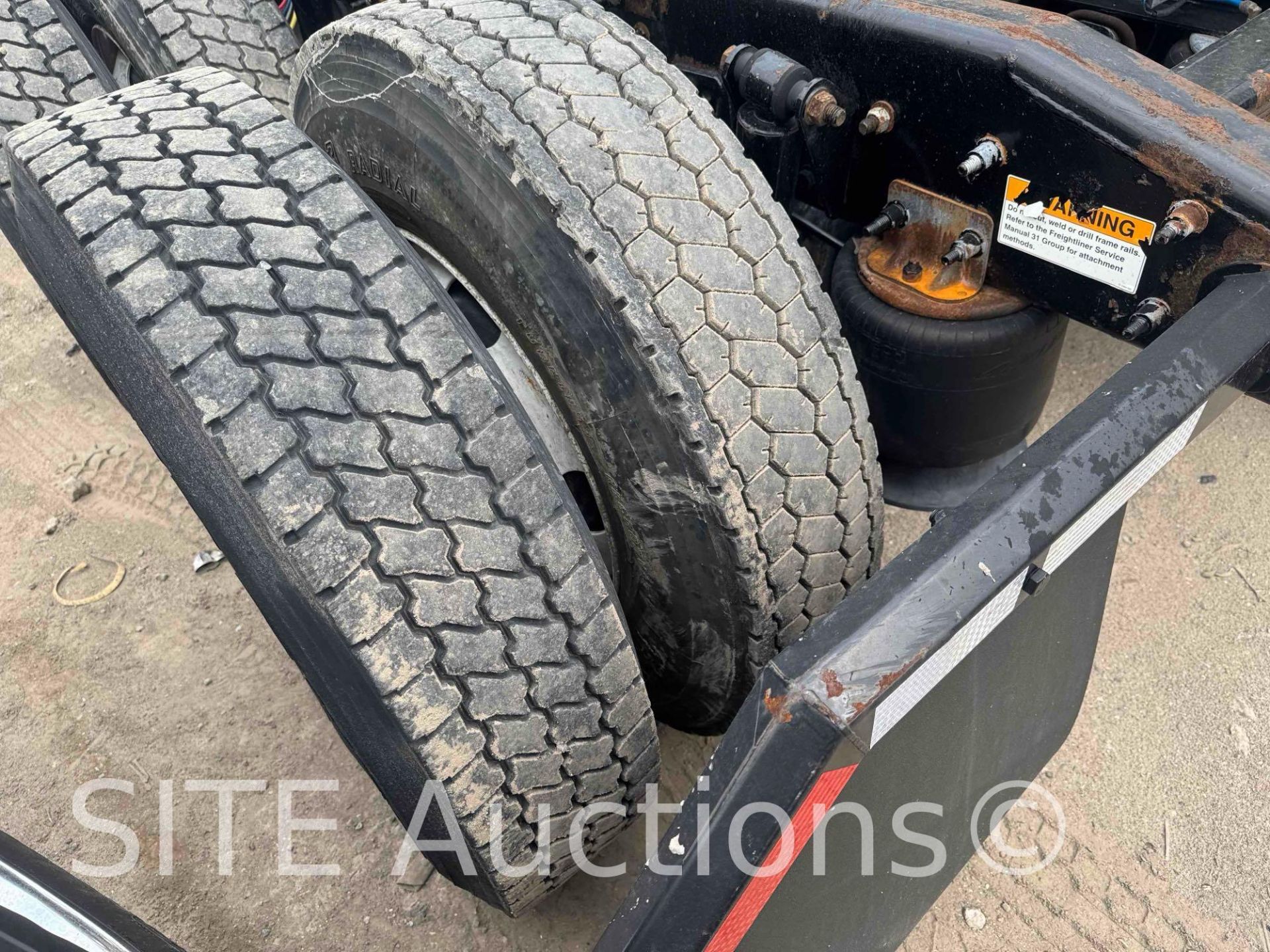 2016 Freightliner Cascadia T/A Sleeper Truck Tractor - Image 17 of 36