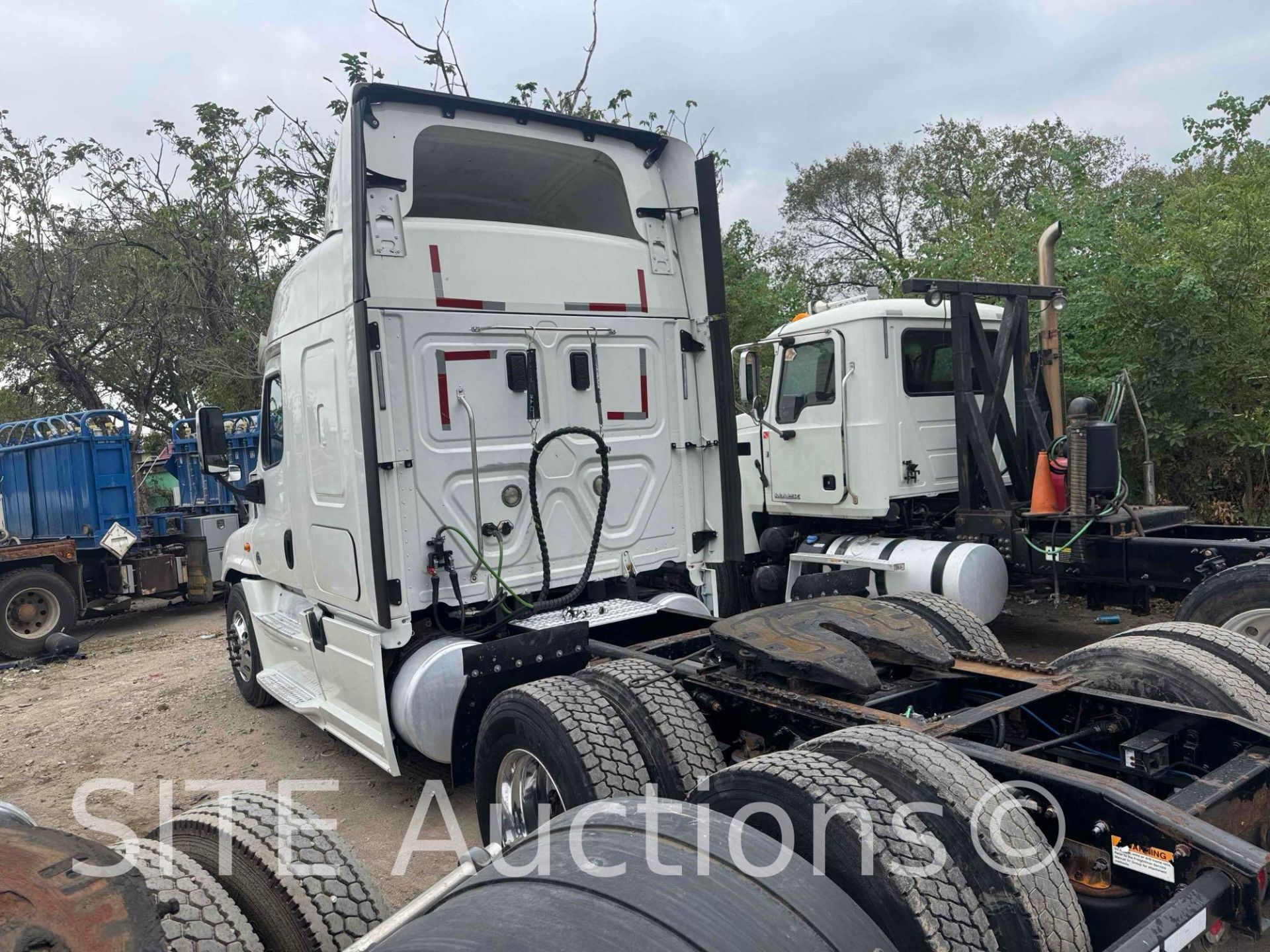 2016 Freightliner Cascadia T/A Sleeper Truck Tractor - Image 2 of 36