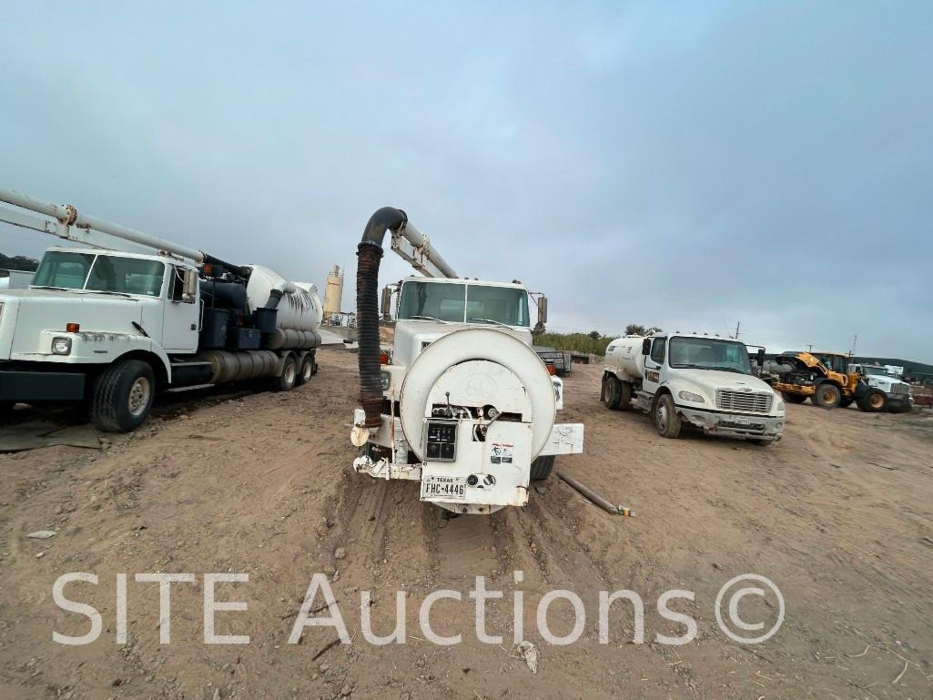 1997 Volvo WG T/A Hydrovac Truck - Image 14 of 39