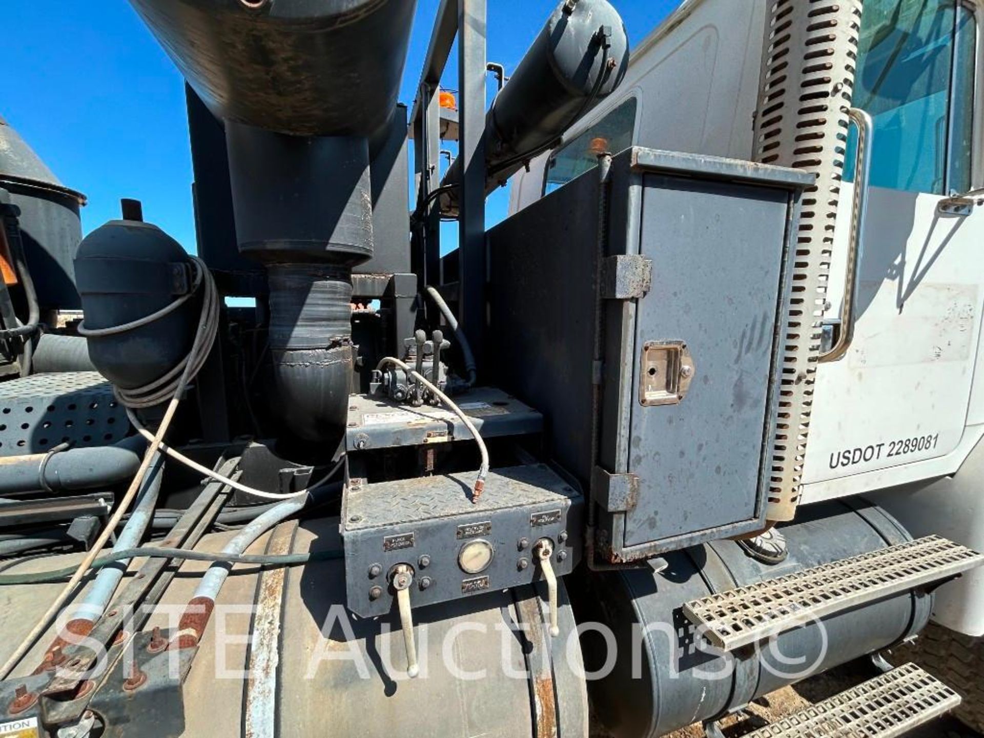 1997 Volvo WG T/A Hydrovac Truck - Image 24 of 39