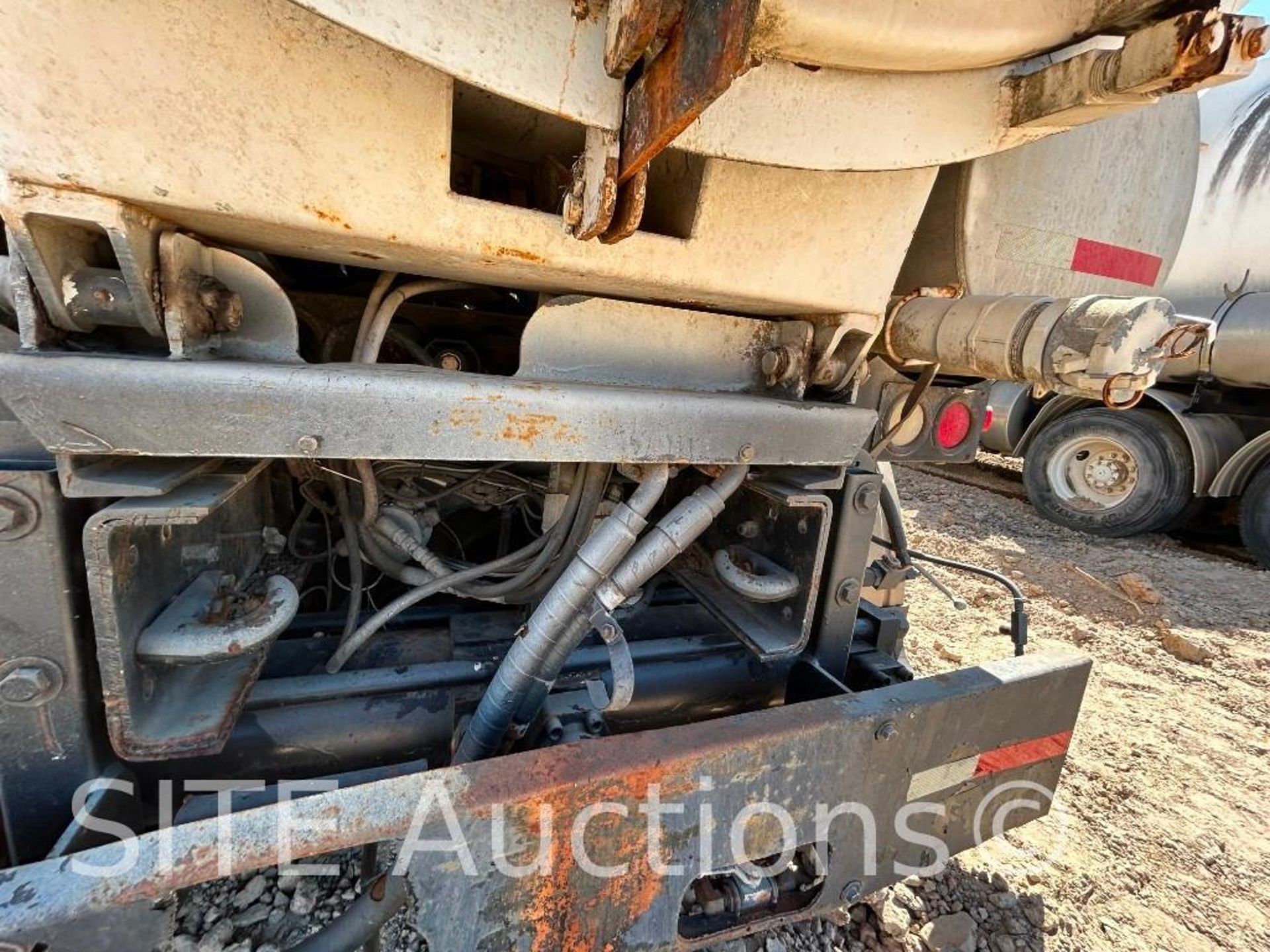 1997 Volvo WG T/A Hydrovac Truck - Image 38 of 39