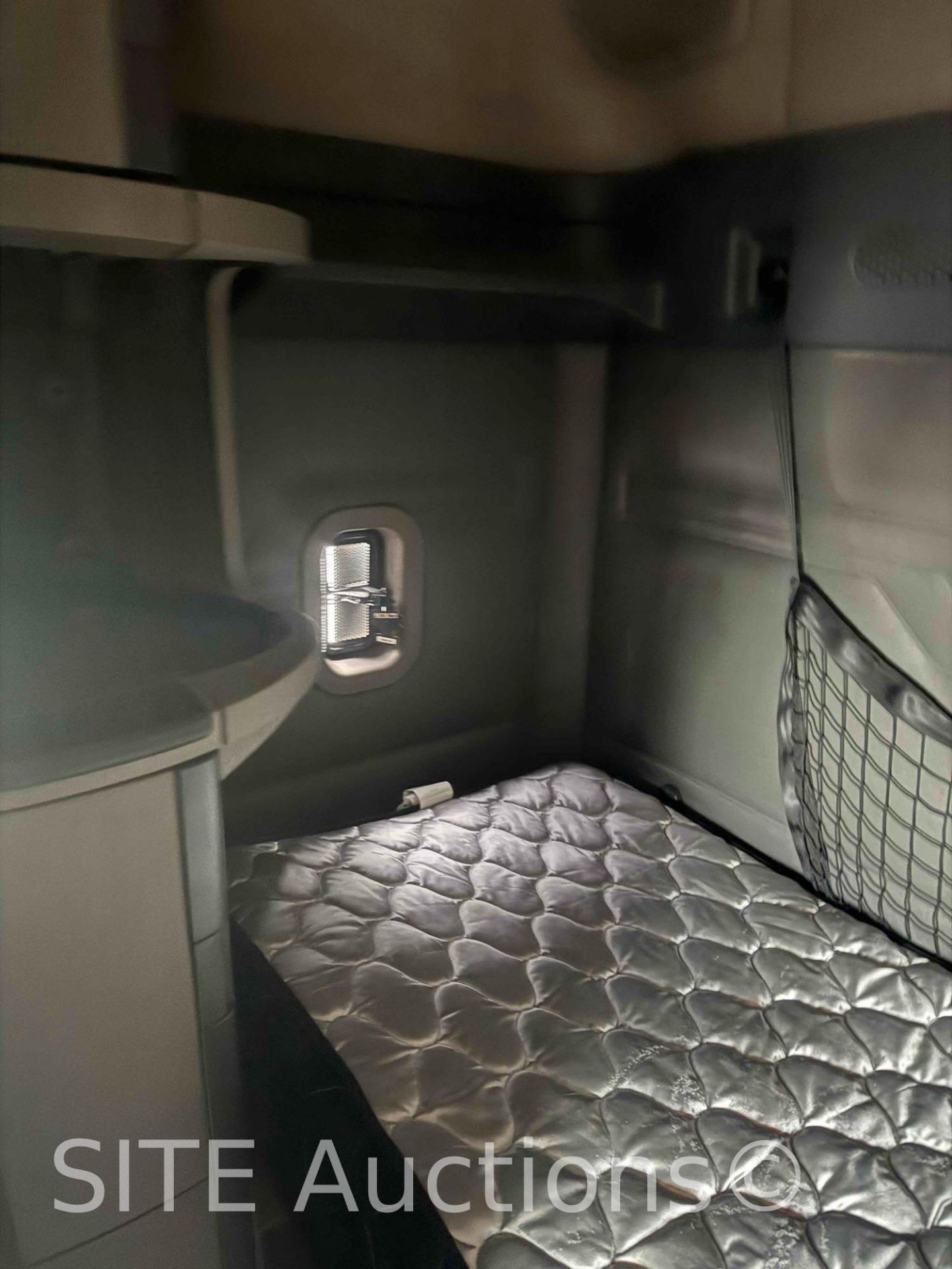 2016 Freightliner Cascadia T/A Sleeper Truck Tractor - Image 33 of 36