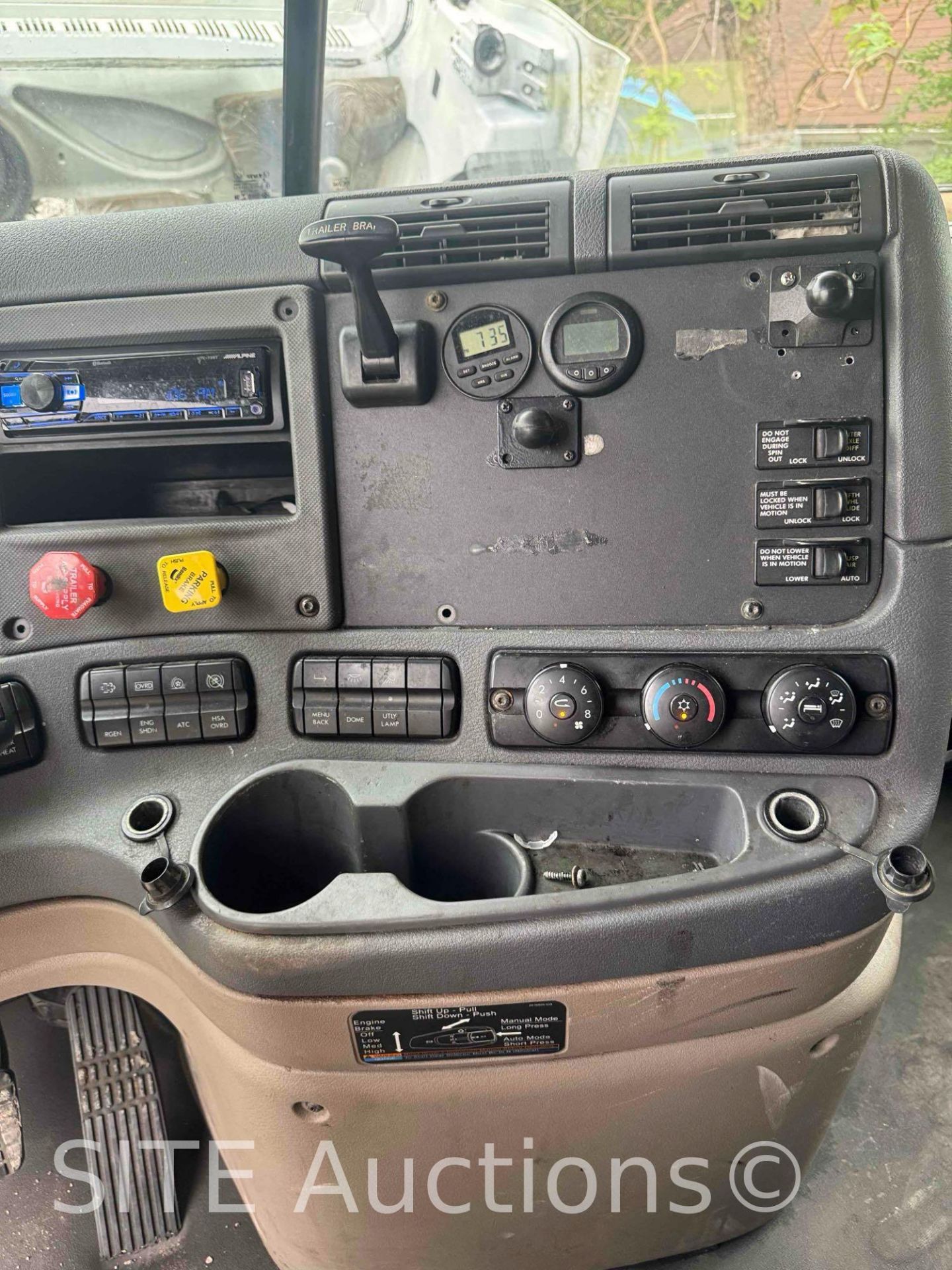 2016 Freightliner Cascadia T/A Sleeper Truck Tractor - Image 23 of 36