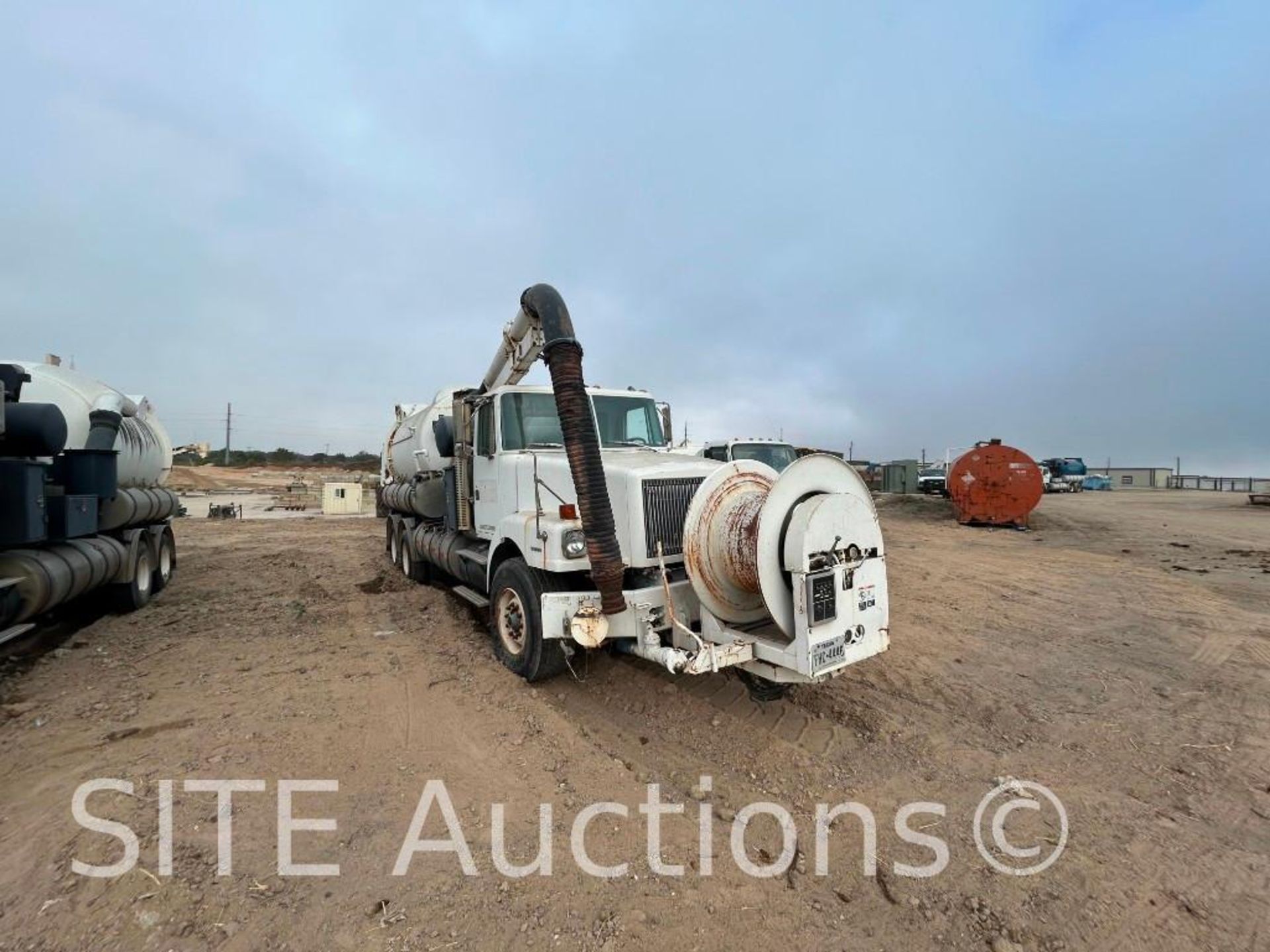 1997 Volvo WG T/A Hydrovac Truck - Image 13 of 39